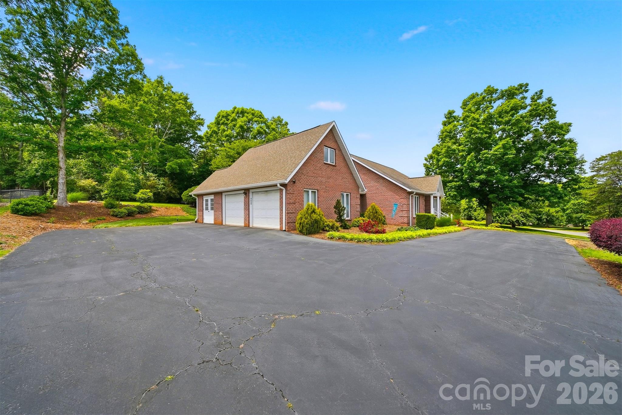 3650 Foxboro Lane NE — Hickory
