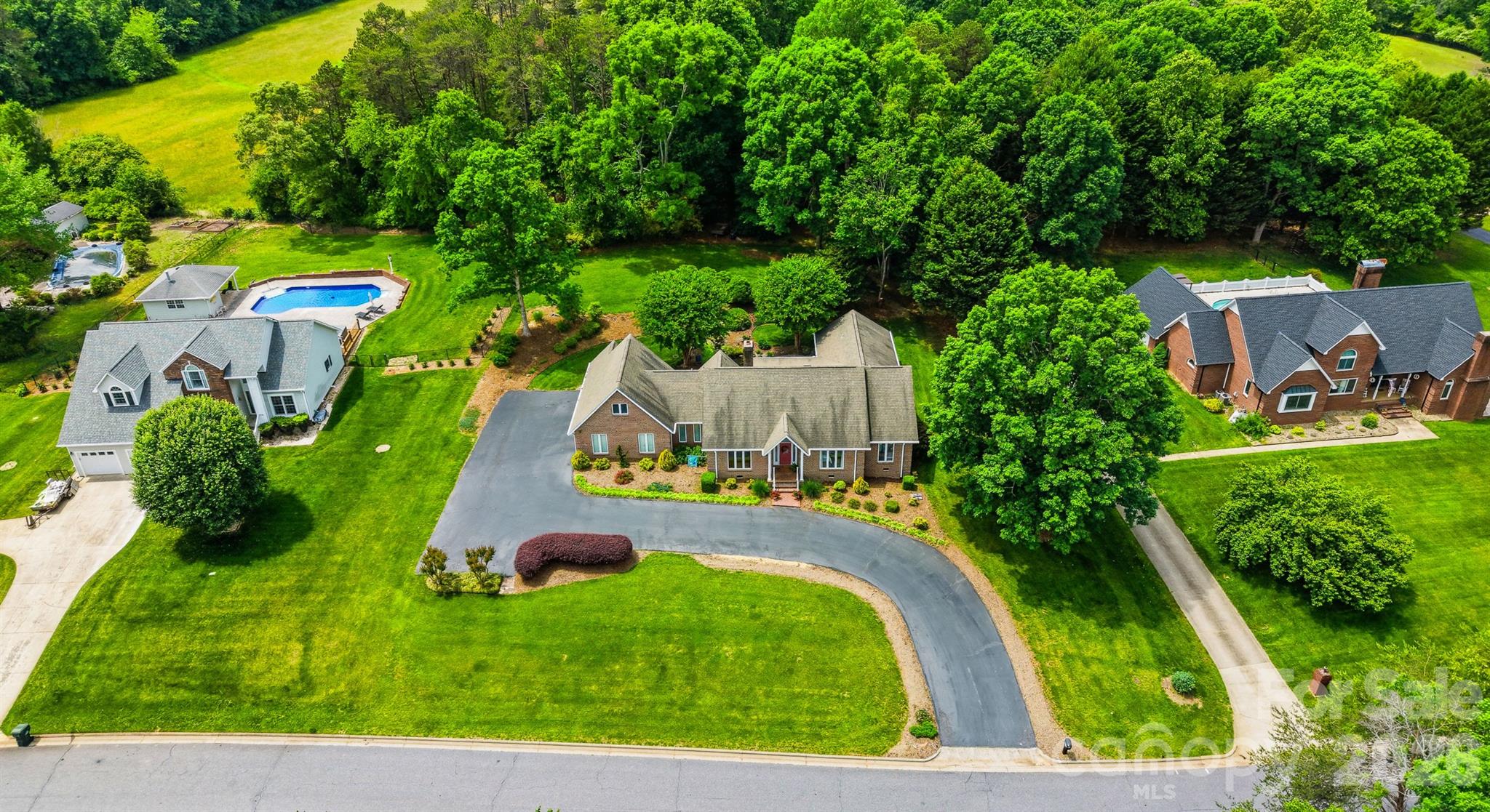 3650 Foxboro Lane NE — Hickory