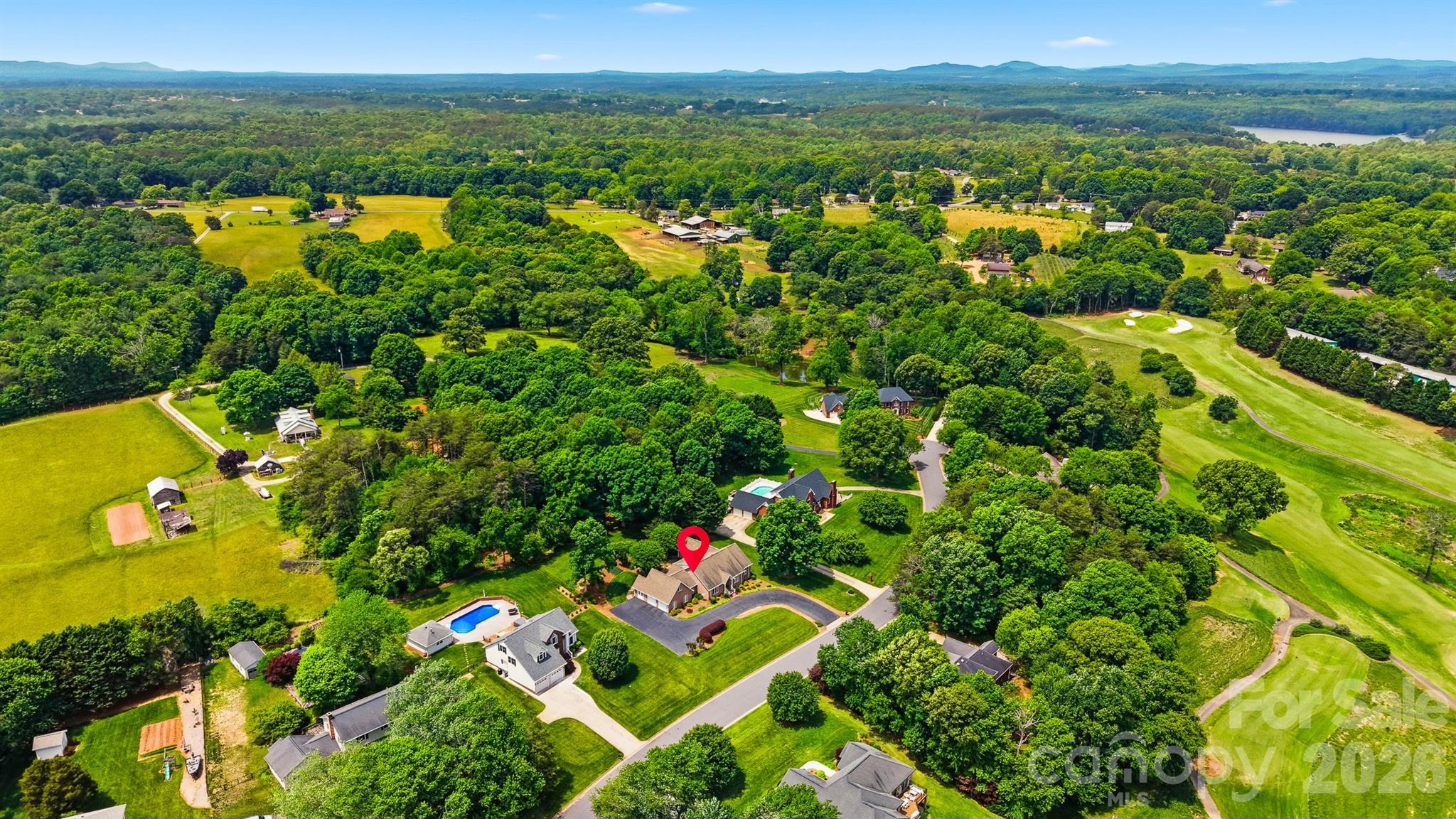 3650 Foxboro Lane NE — Hickory