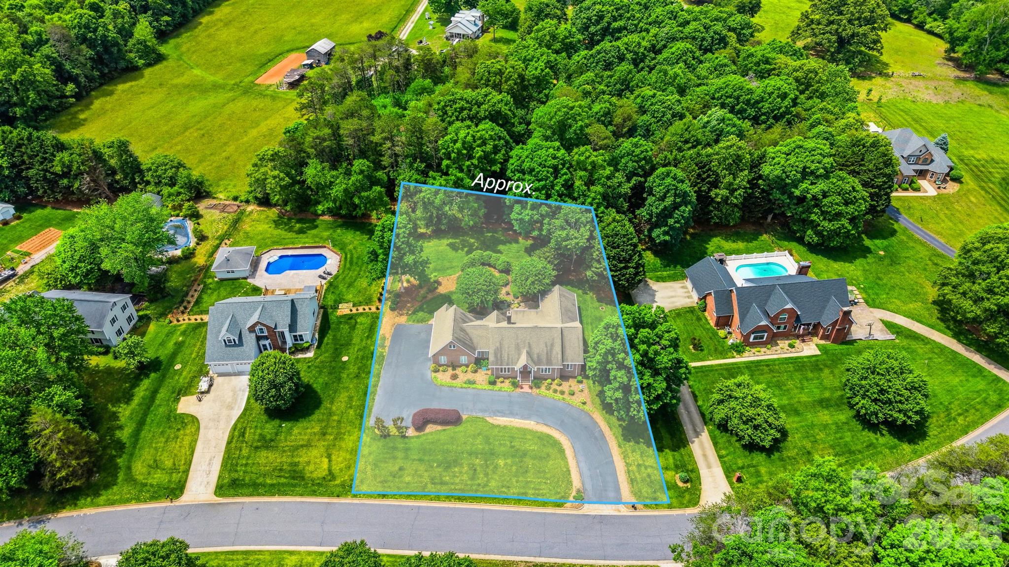 3650 Foxboro Lane NE — Hickory