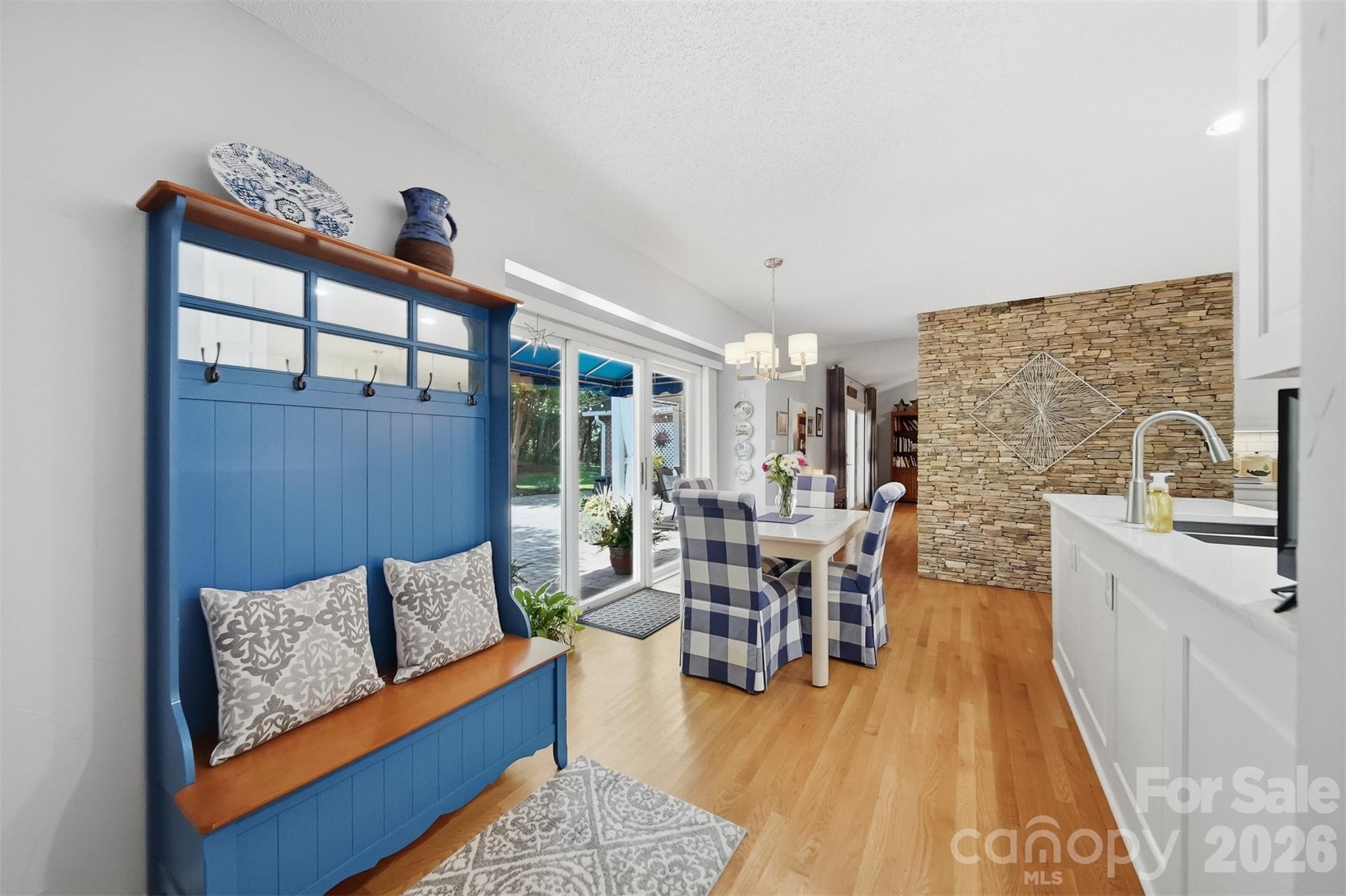 3650 Foxboro Lane NE — Hickory