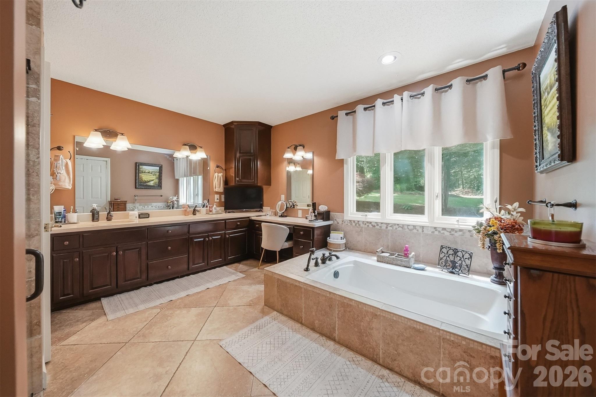 3650 Foxboro Lane NE — Hickory