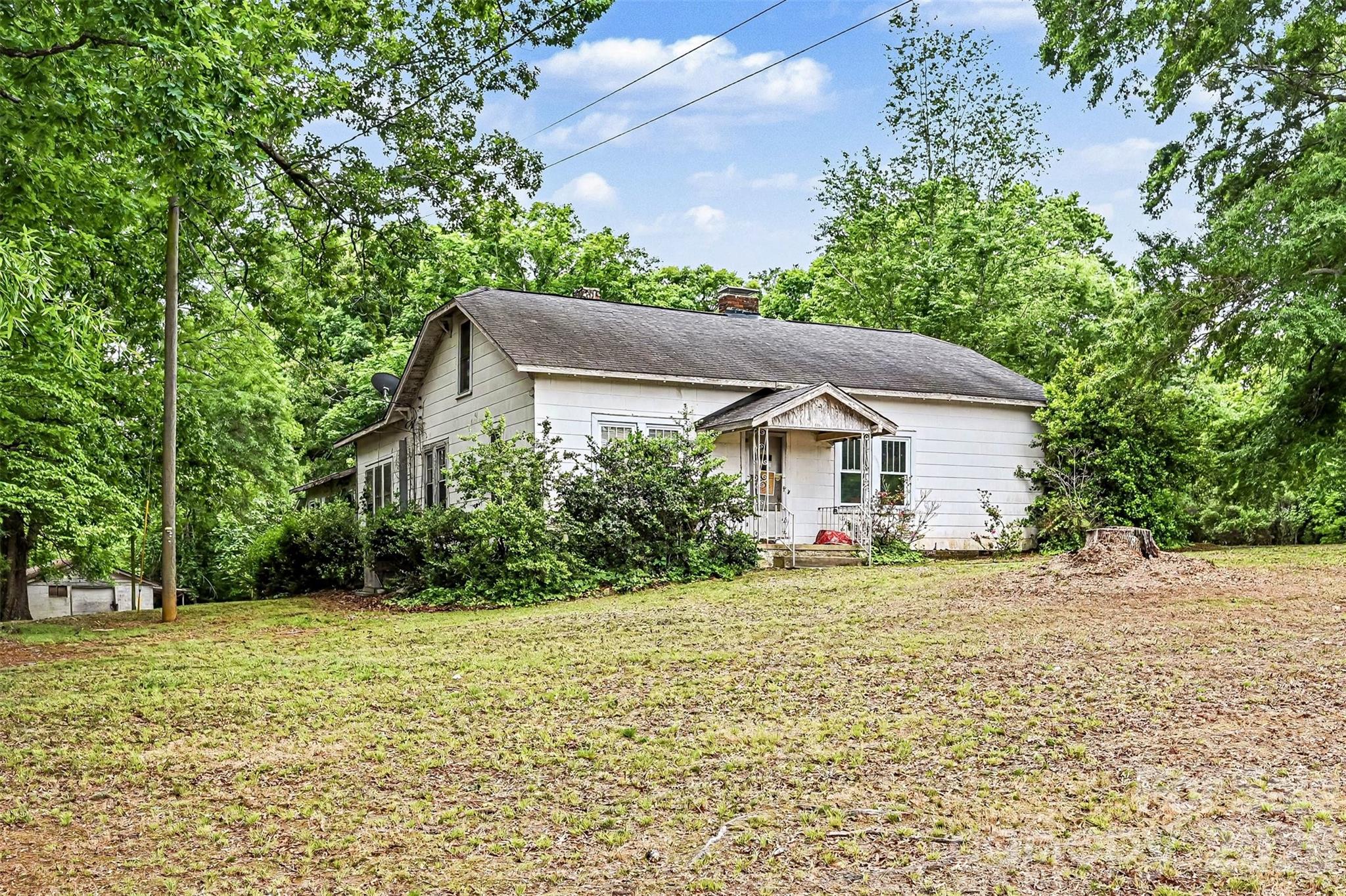 1116 Medlin Road — Monroe
