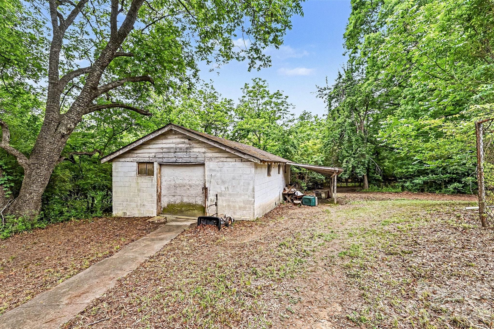 1116 Medlin Road — Monroe
