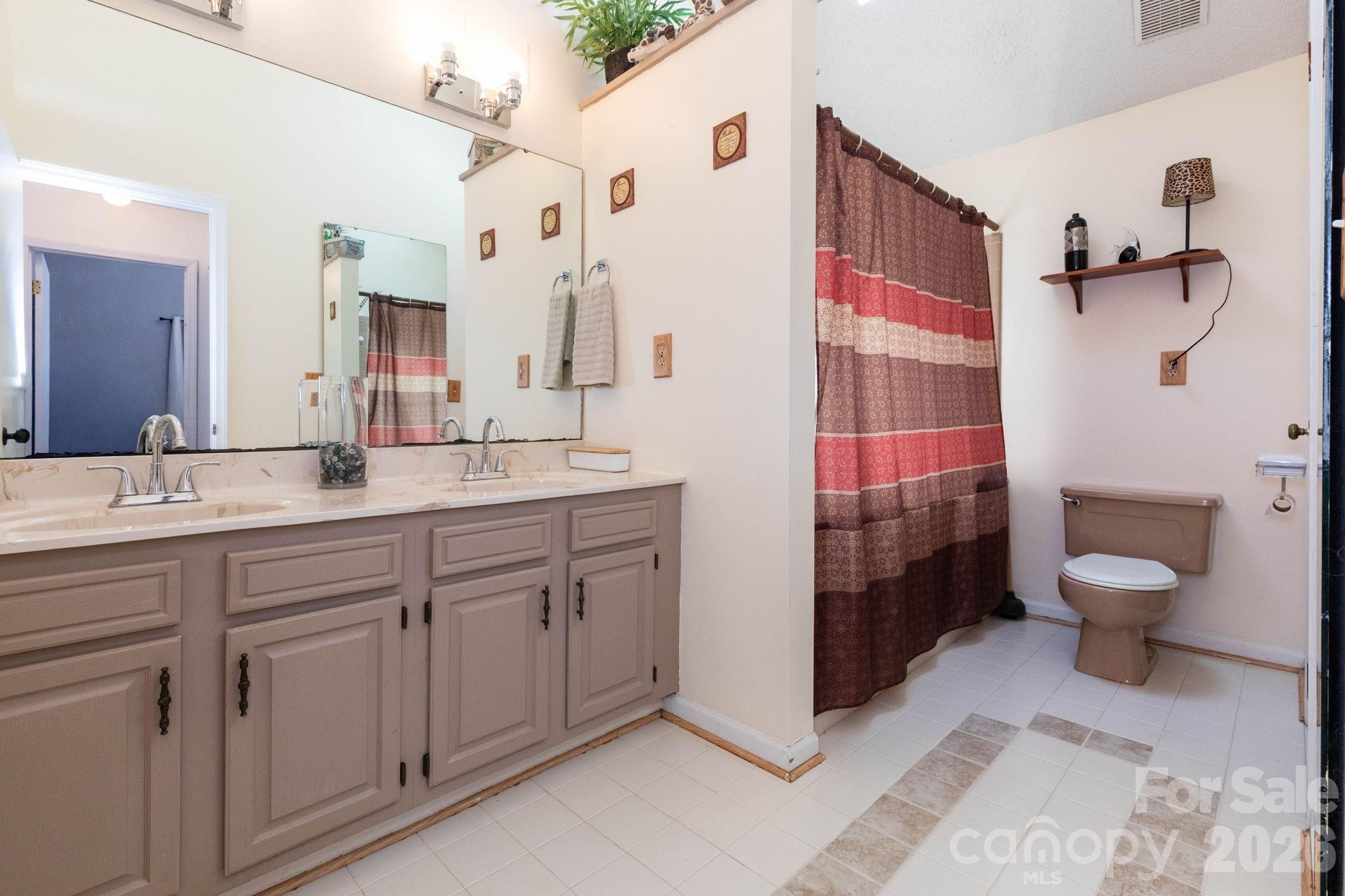 5 Wildwood Circle — Fletcher