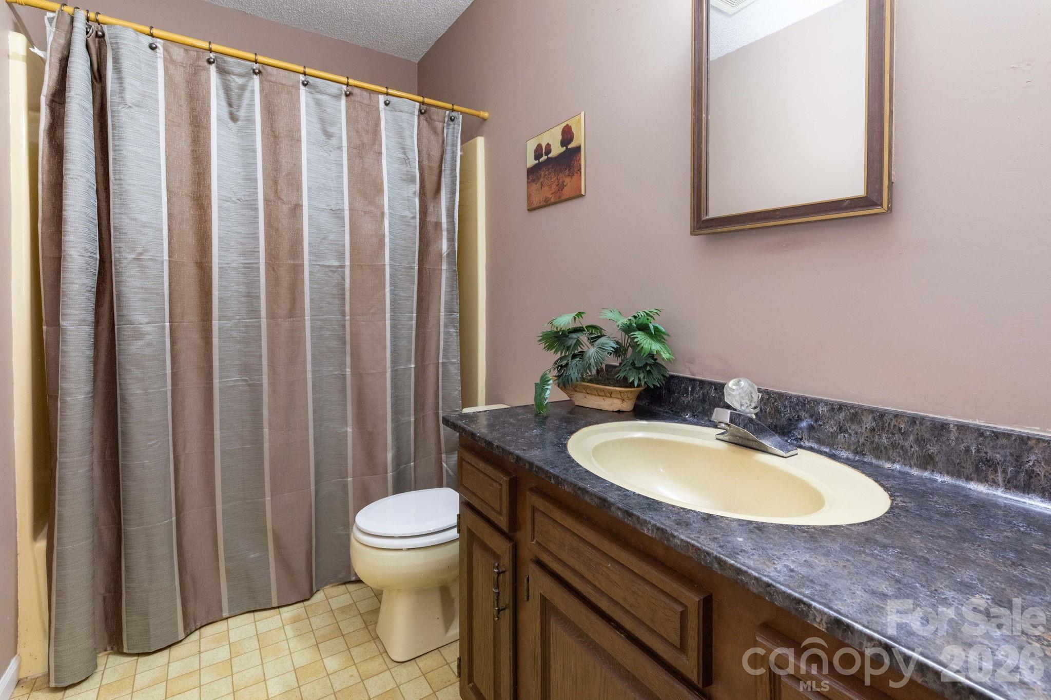 5 Wildwood Circle — Fletcher