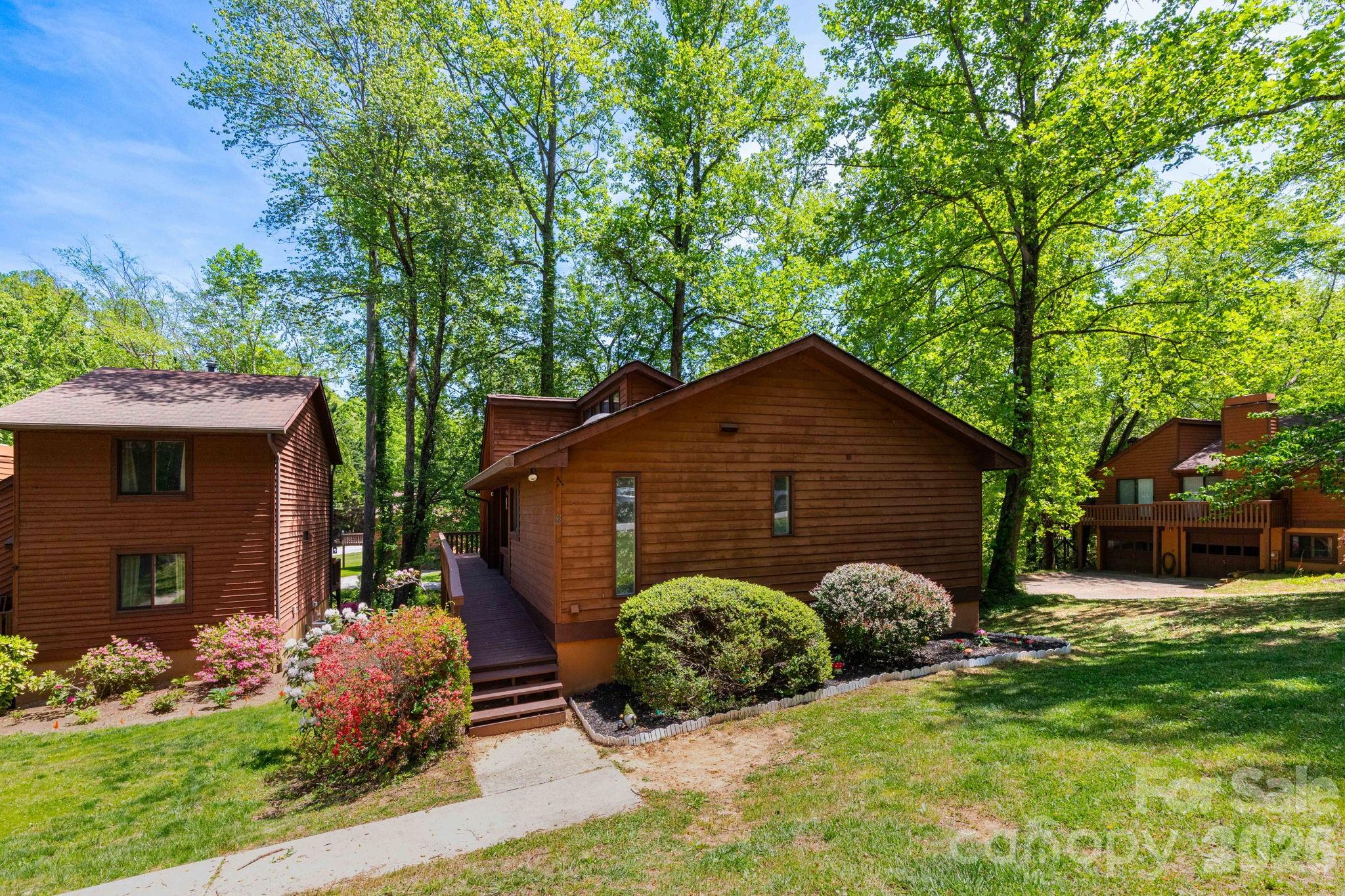 5 Wildwood Circle — Fletcher