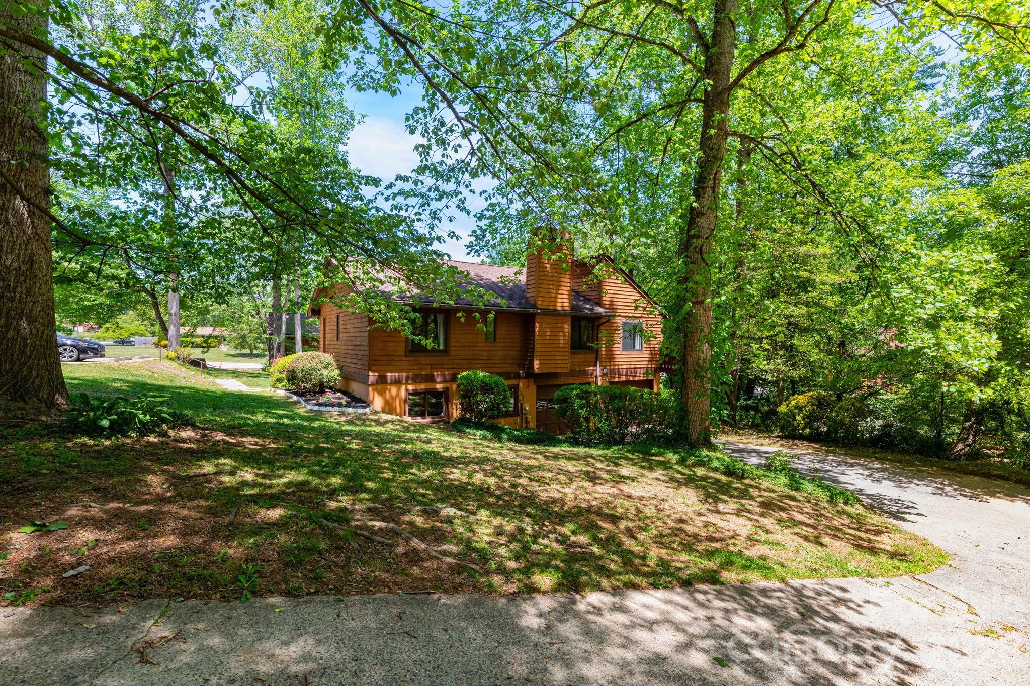 5 Wildwood Circle — Fletcher