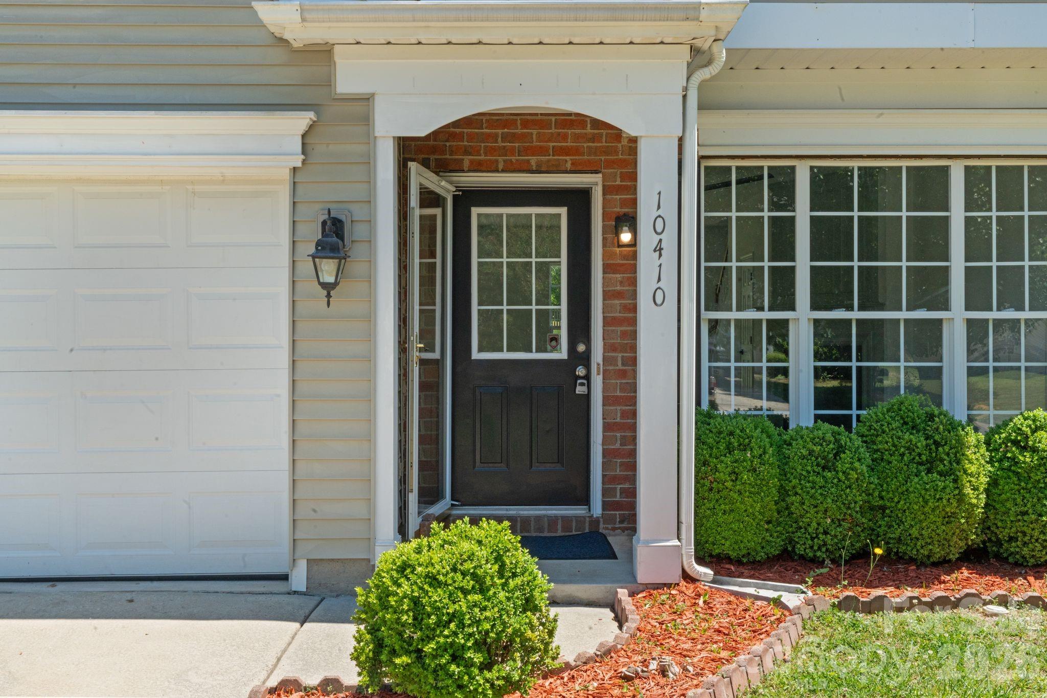 10410 Roundleaf Drive — Charlotte