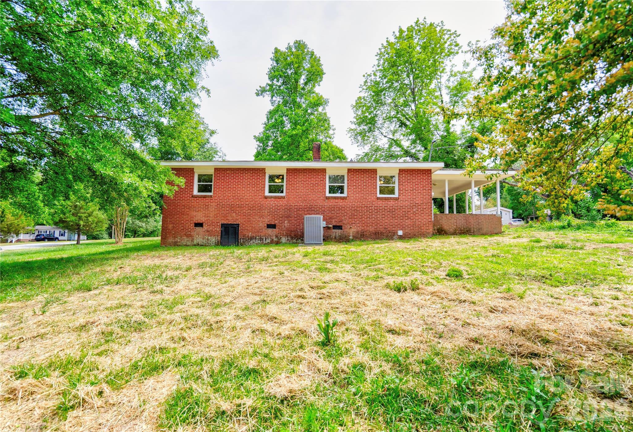 153 Greene Road — Forest City