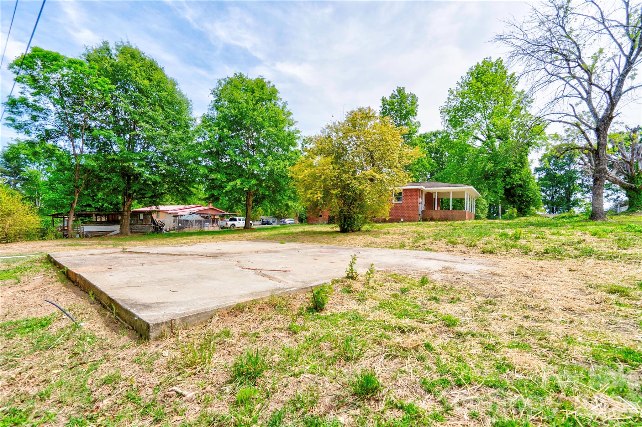 153 Greene Road — Forest City
