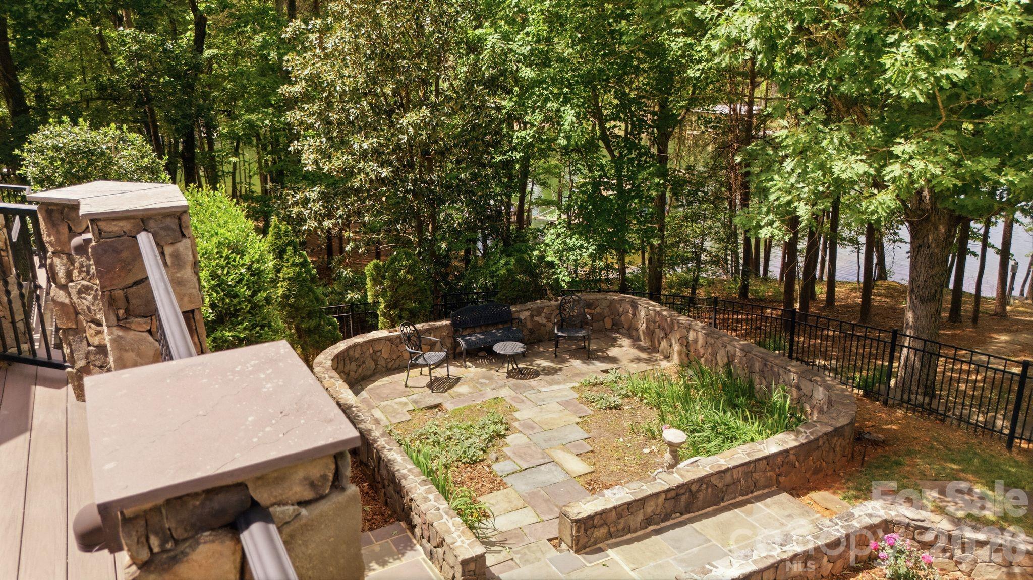 191 Porters Glen — New London