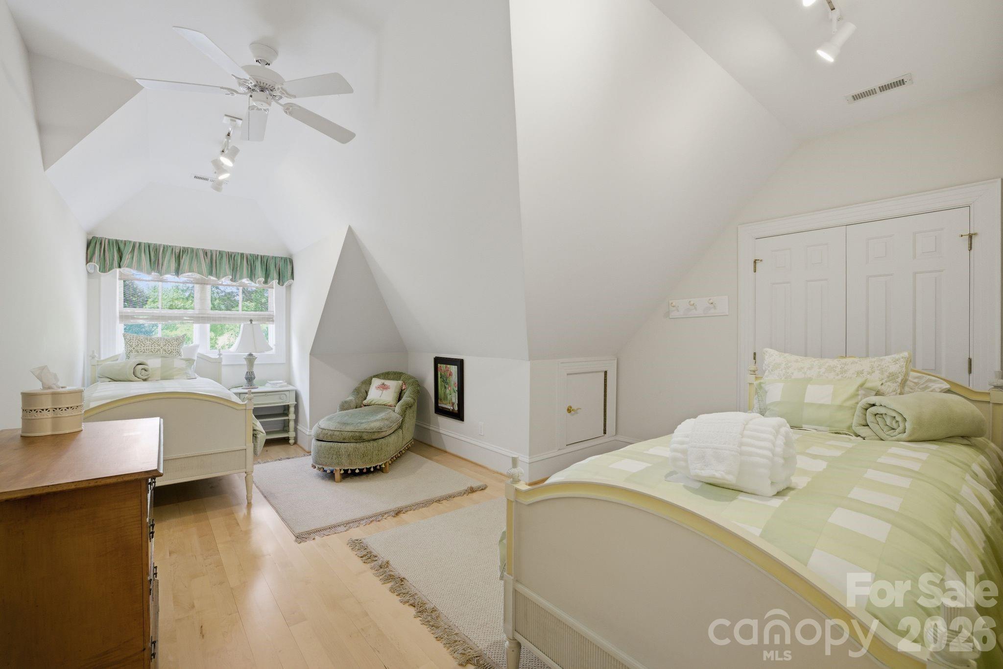 191 Porters Glen — New London