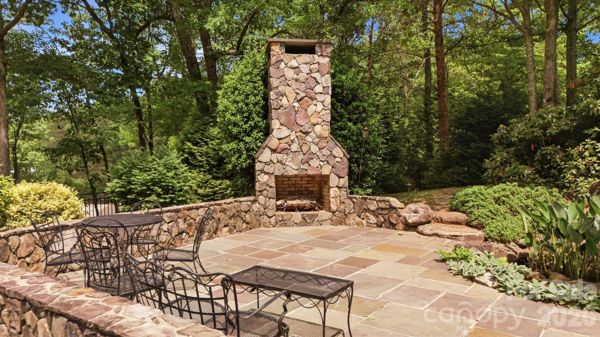 191 Porters Glen — New London