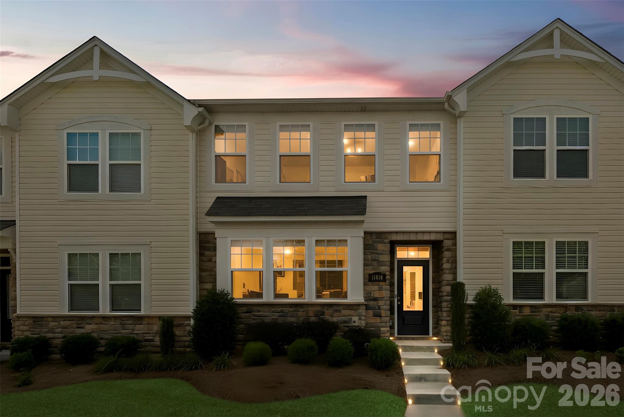 11010 Chalkbark Lane — Charlotte