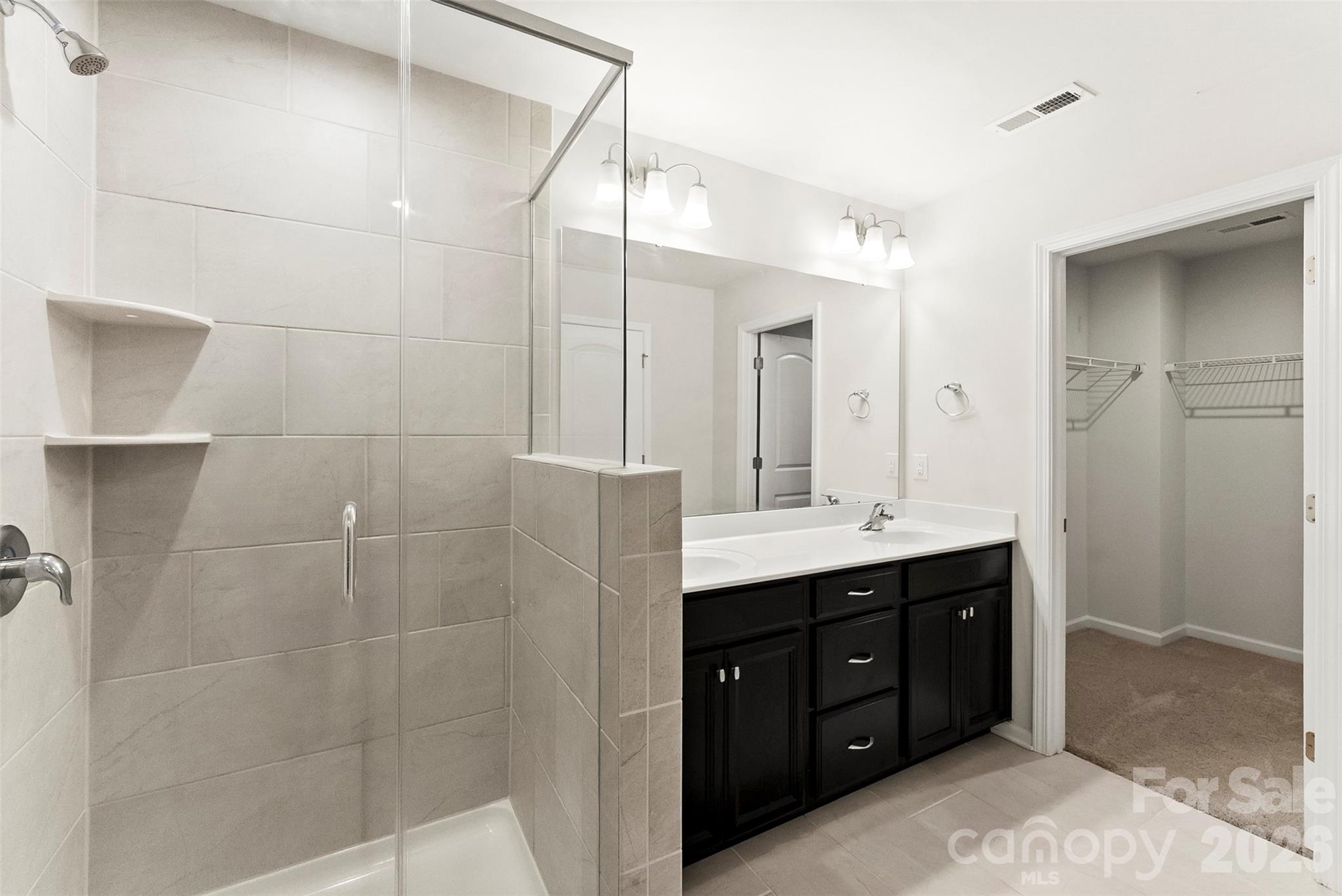 11010 Chalkbark Lane — Charlotte