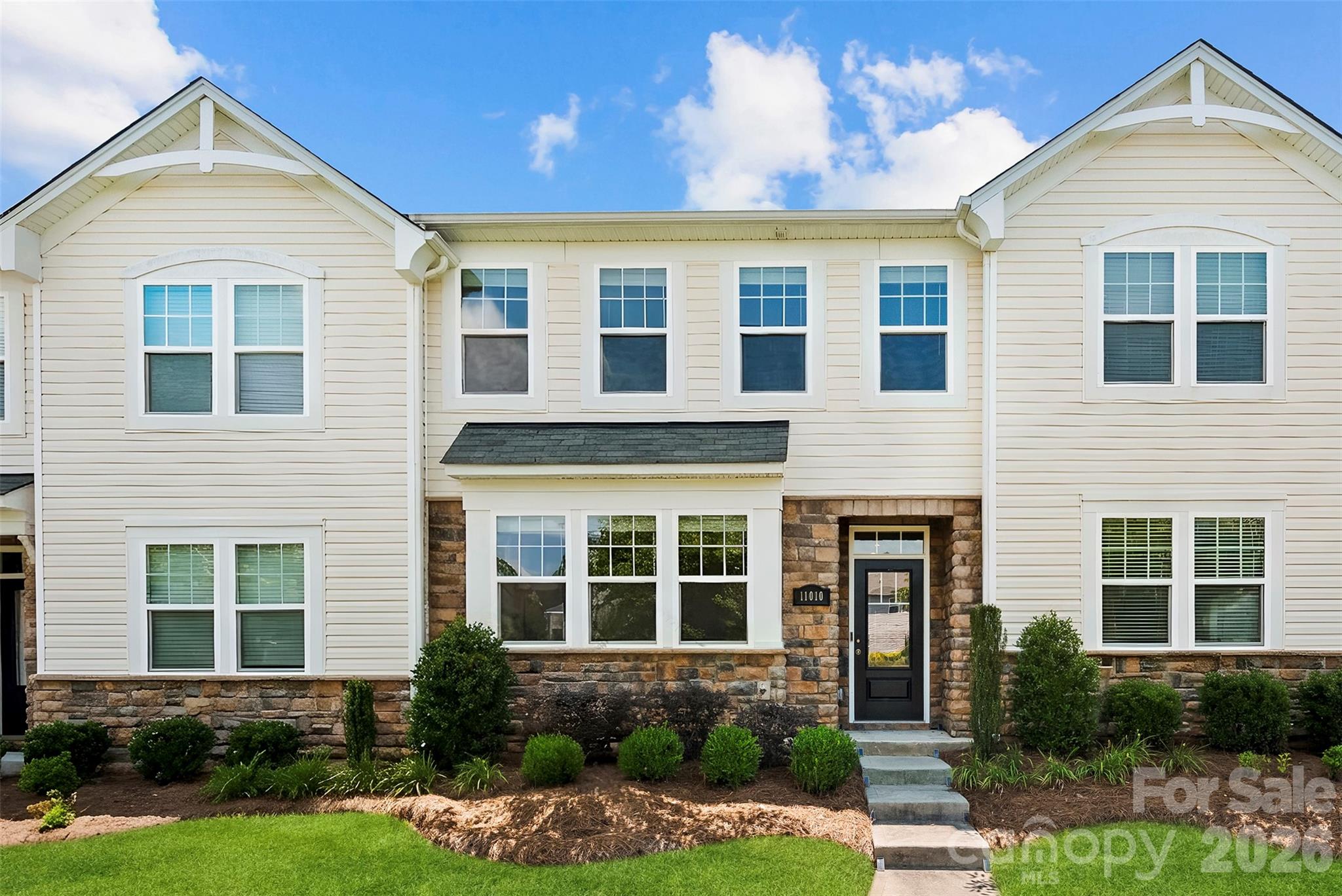 11010 Chalkbark Lane — Charlotte