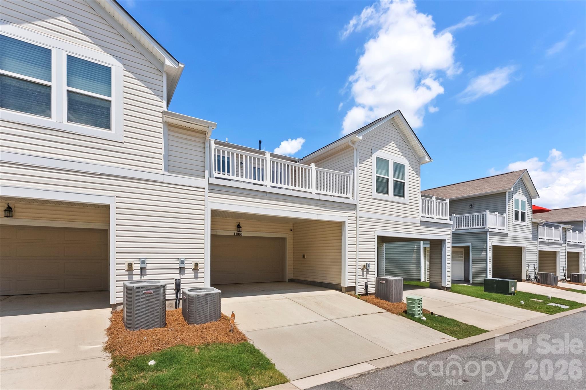 11010 Chalkbark Lane — Charlotte