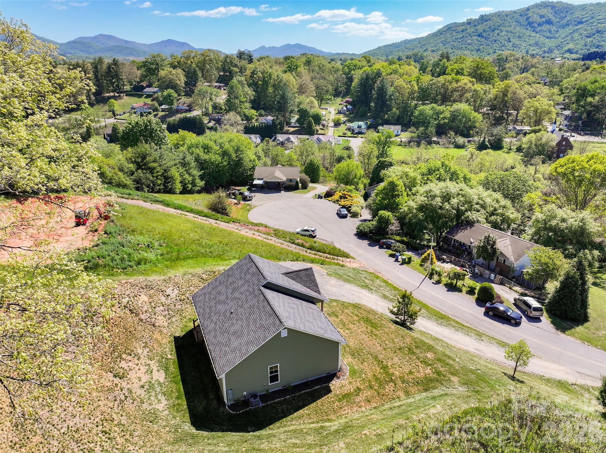373 Barefoot Ridge — Clyde