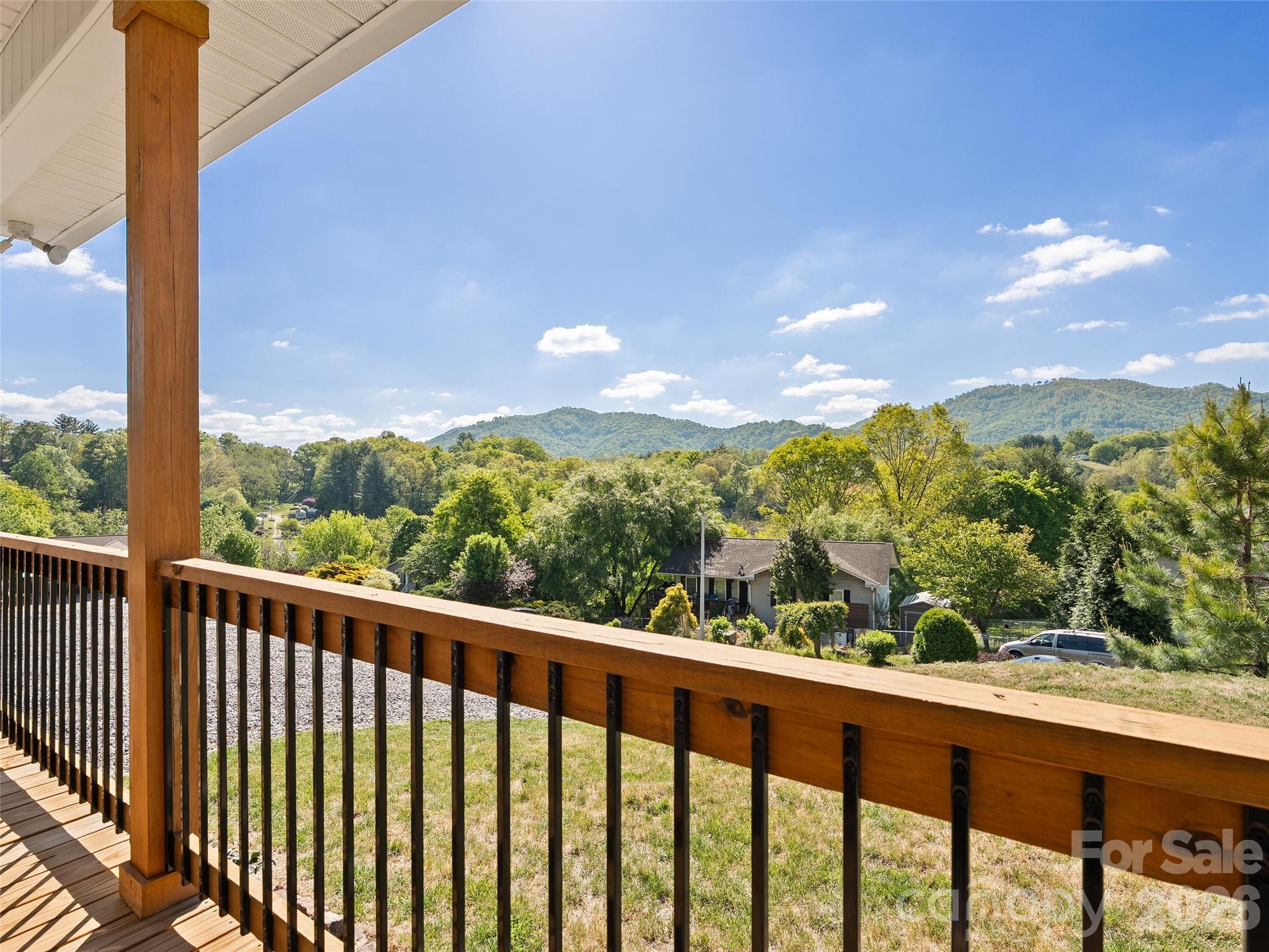 373 Barefoot Ridge — Clyde