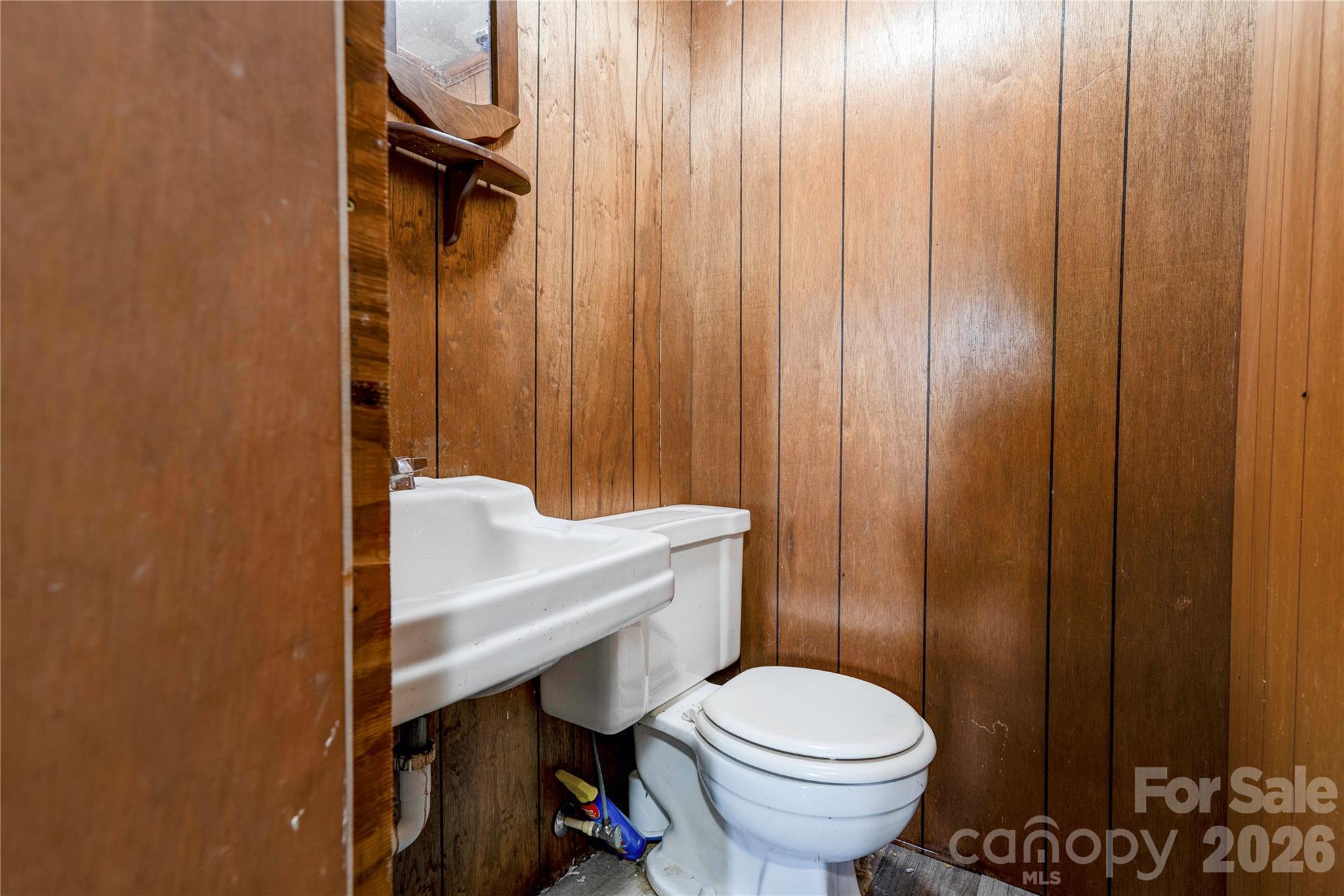 130 Old Belwood Road — Lawndale