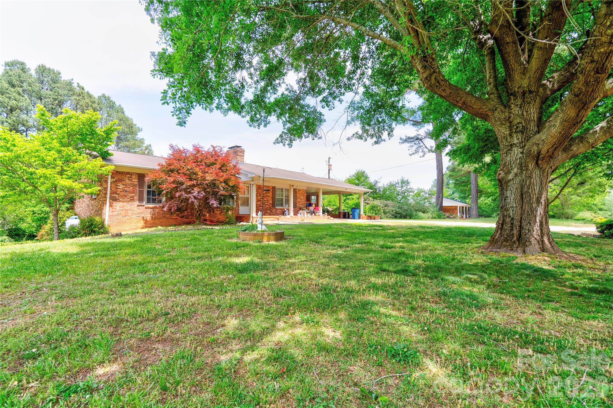 130 Old Belwood Road — Lawndale