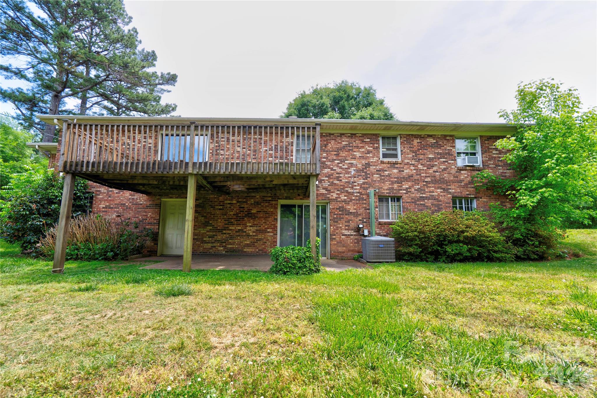 130 Old Belwood Road — Lawndale