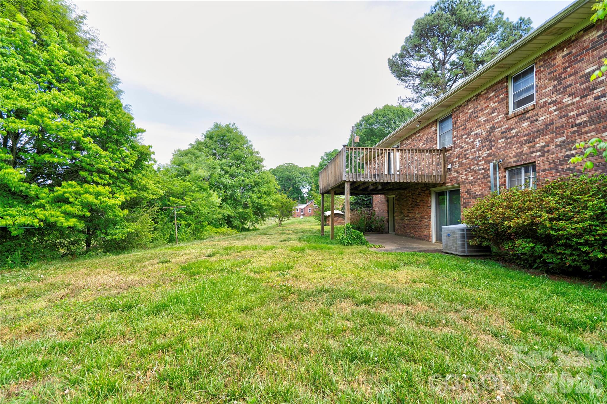 130 Old Belwood Road — Lawndale