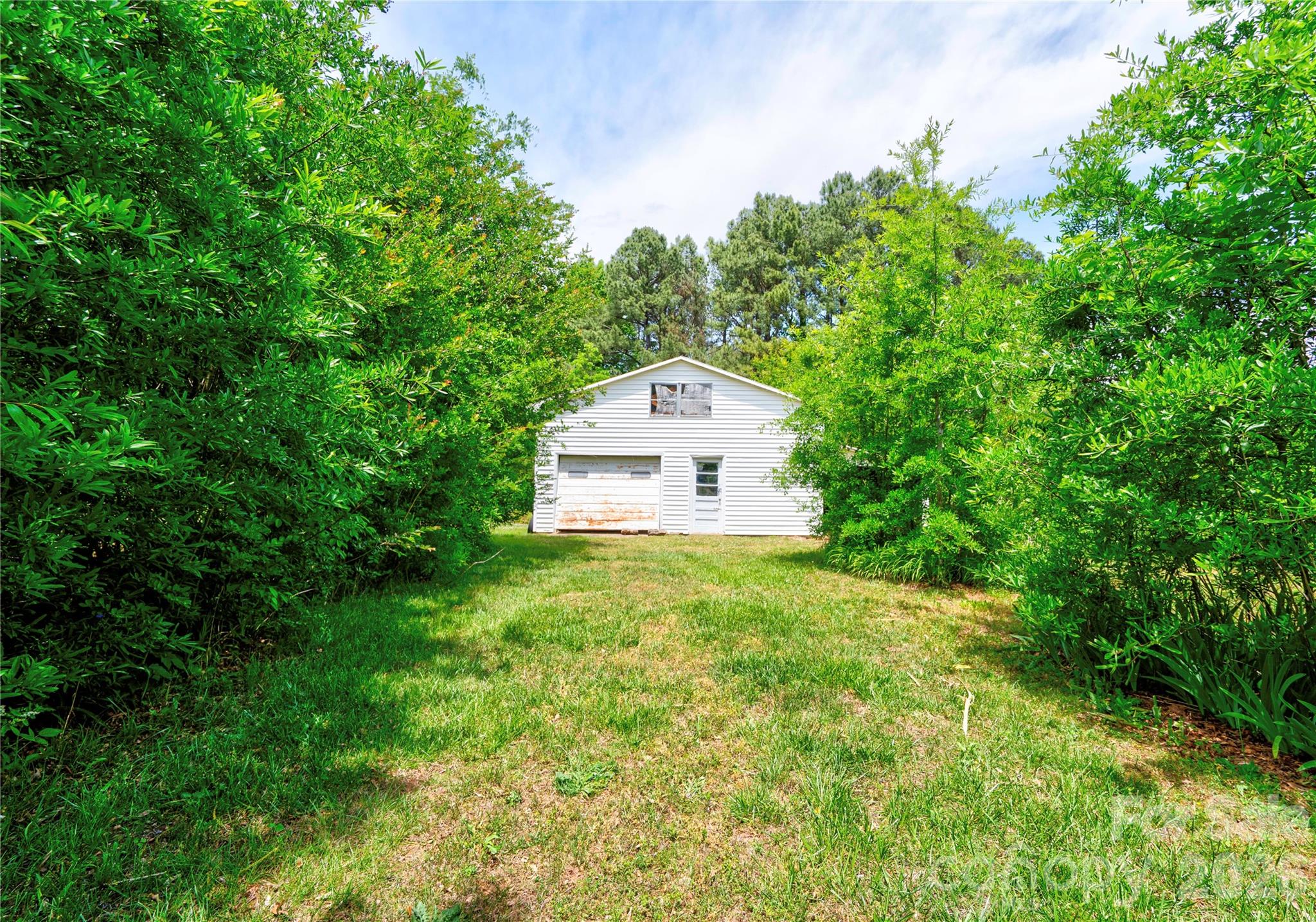 130 Old Belwood Road — Lawndale