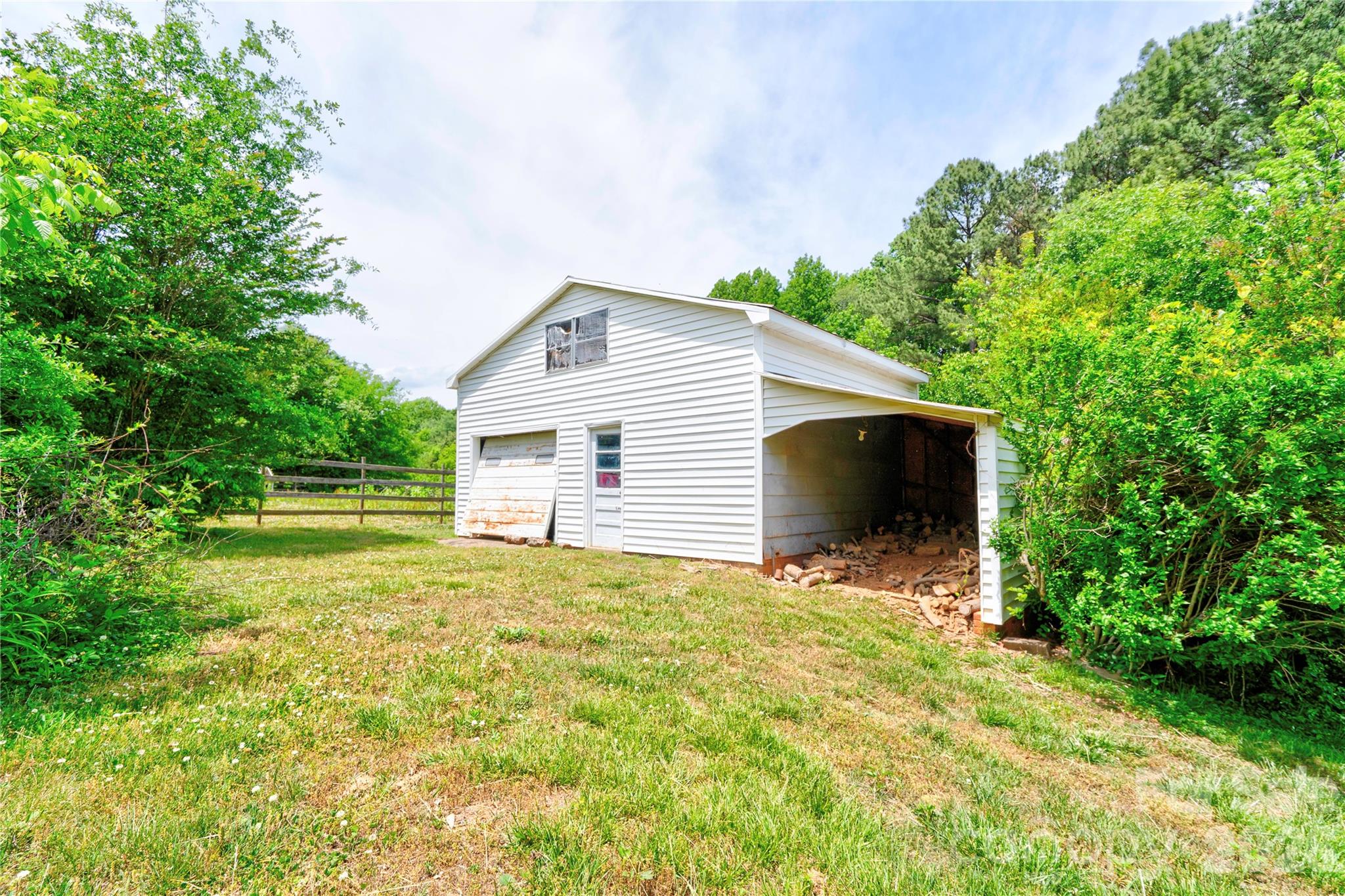 130 Old Belwood Road — Lawndale