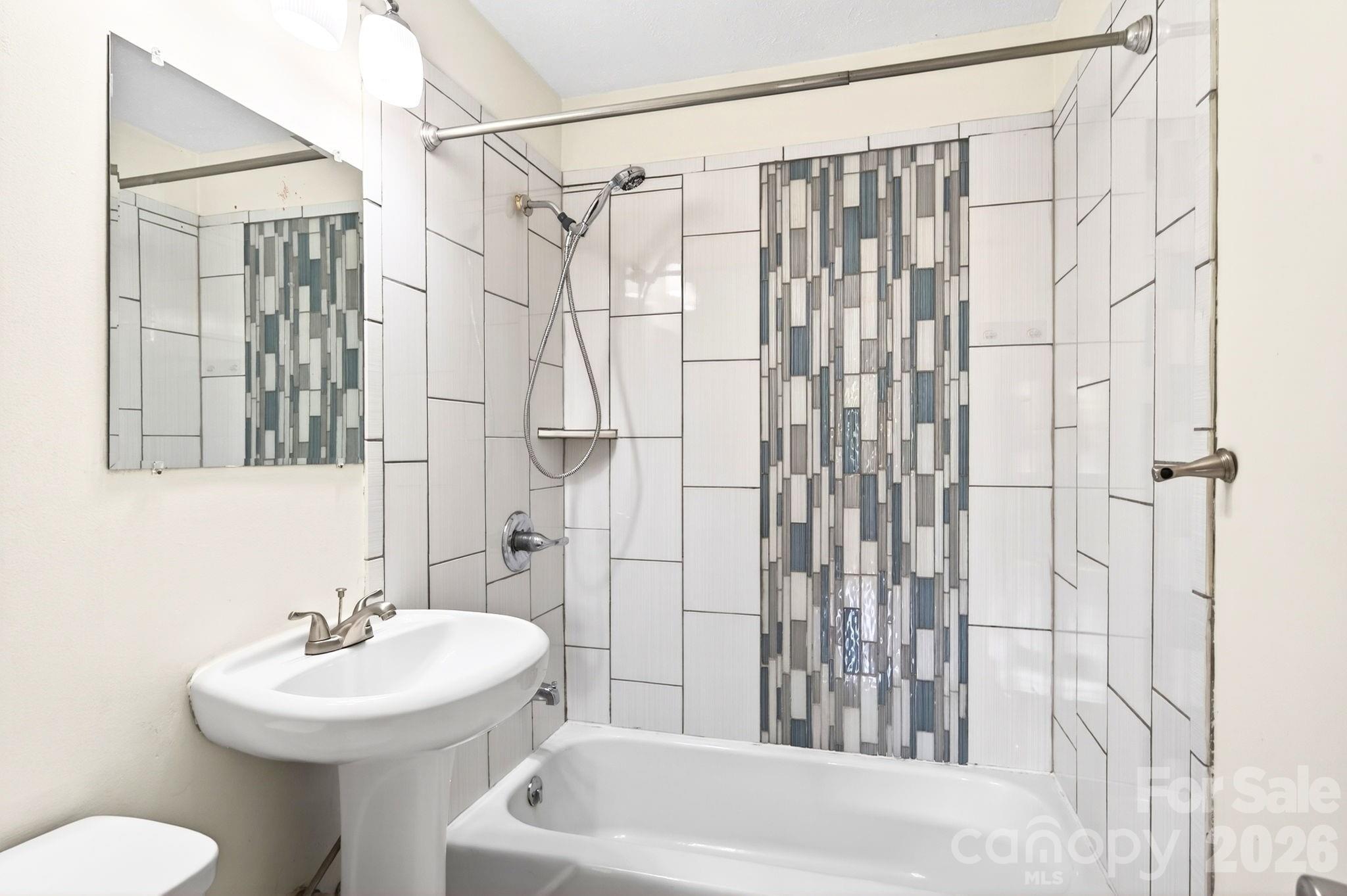 34 Wolfe Cove Road — Asheville