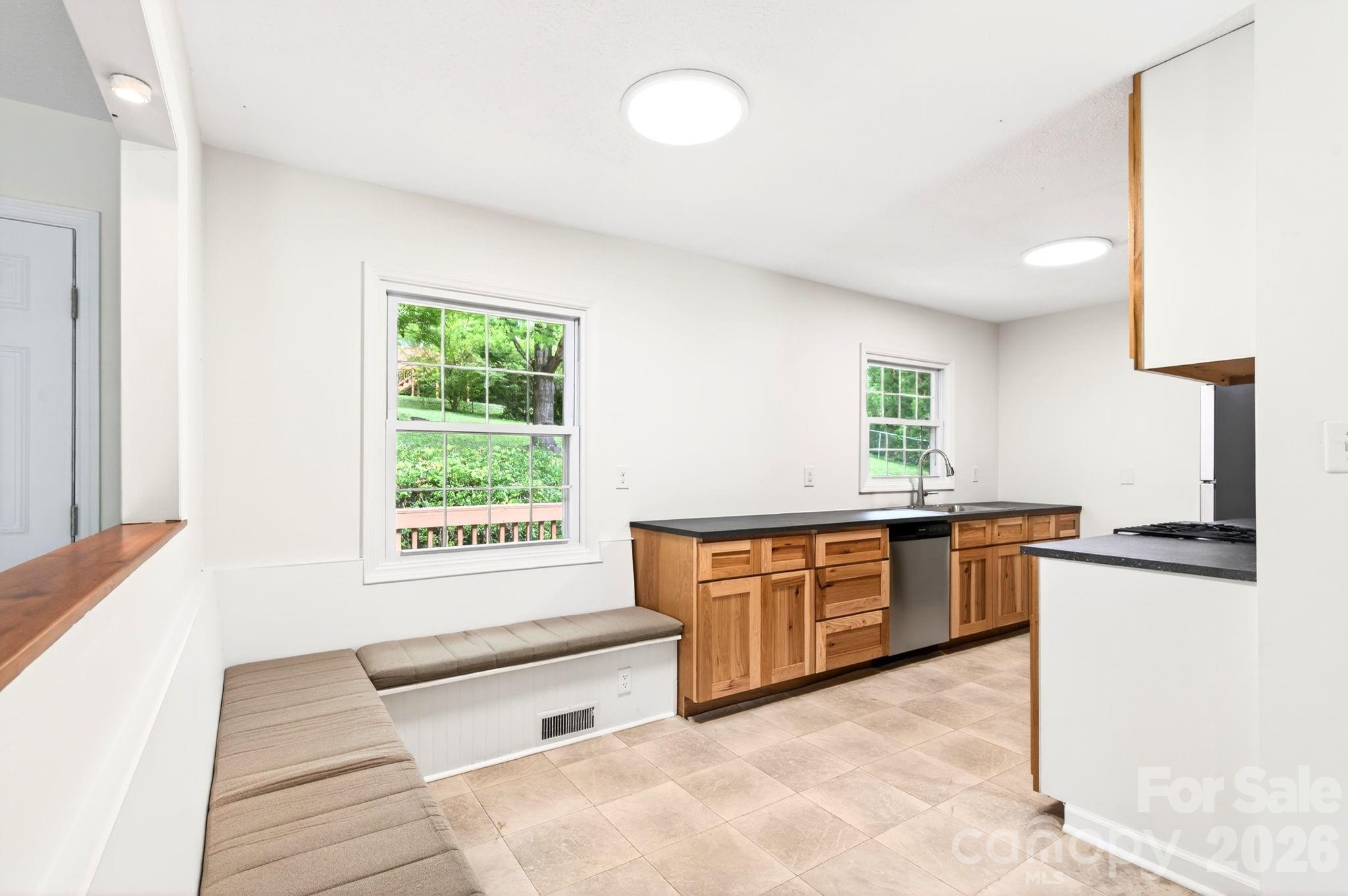 34 Wolfe Cove Road — Asheville