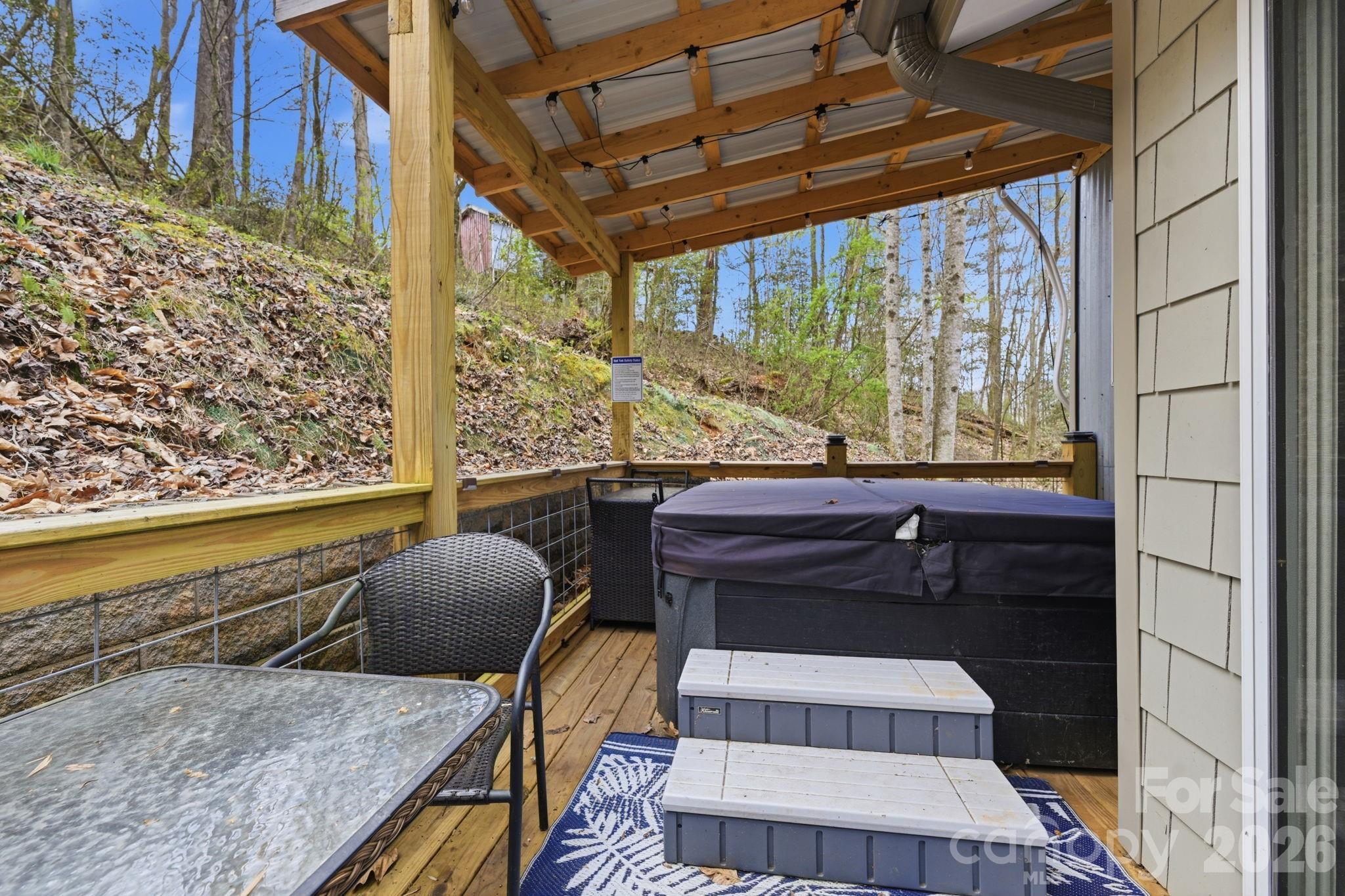 26/30 Yodelers Hollow — Bryson City