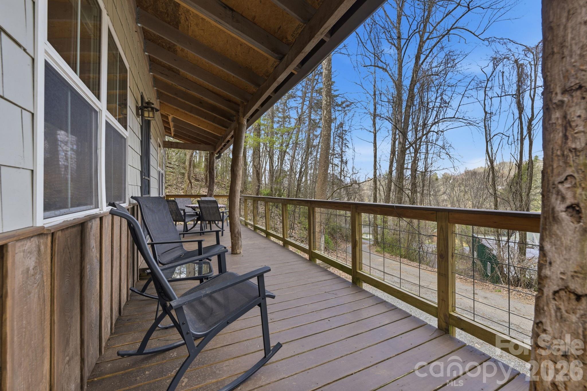 26/30 Yodelers Hollow — Bryson City
