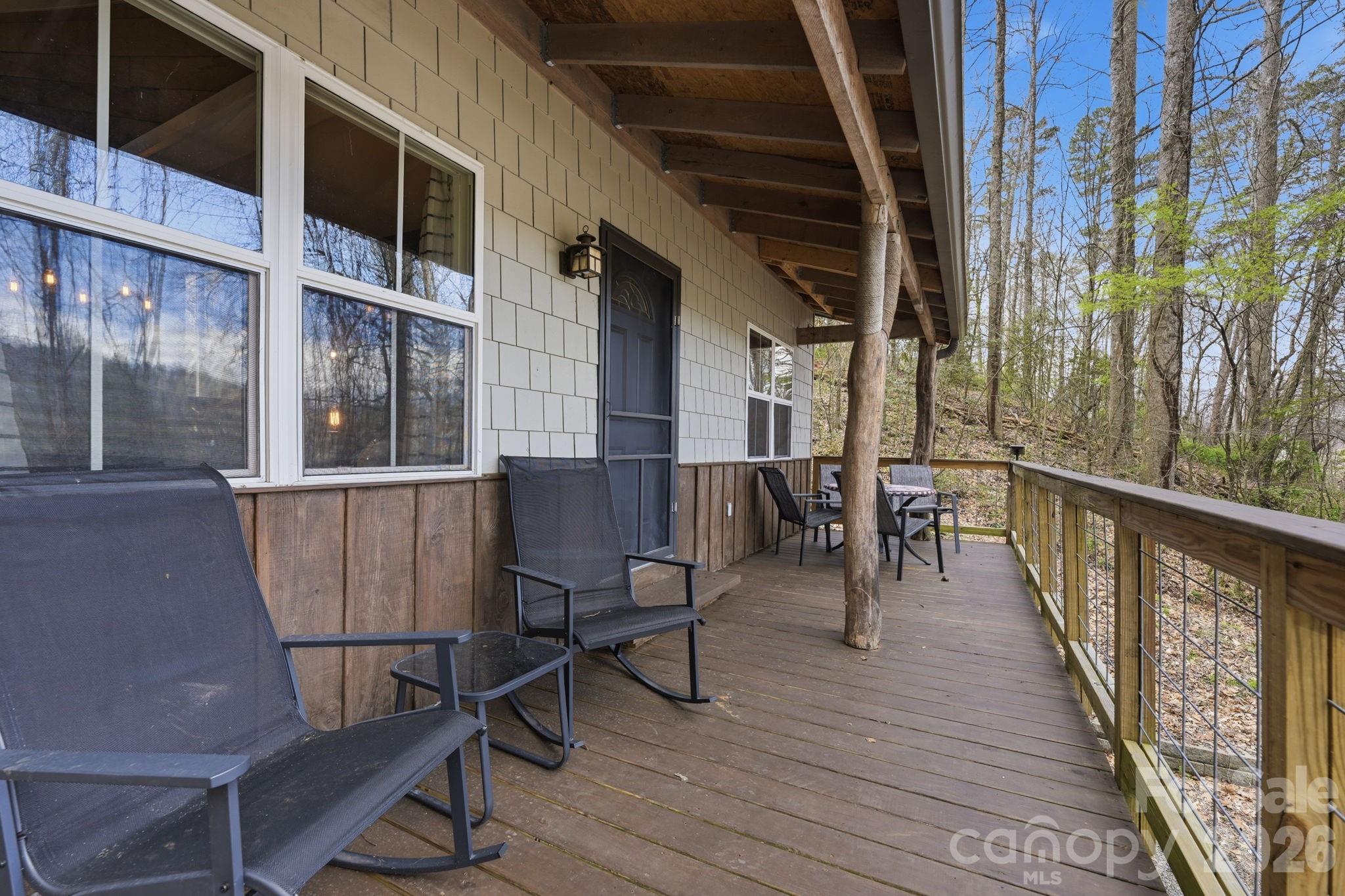 26/30 Yodelers Hollow — Bryson City
