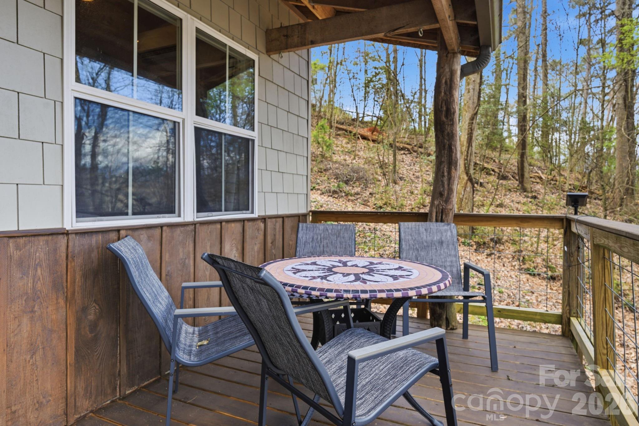 26/30 Yodelers Hollow — Bryson City