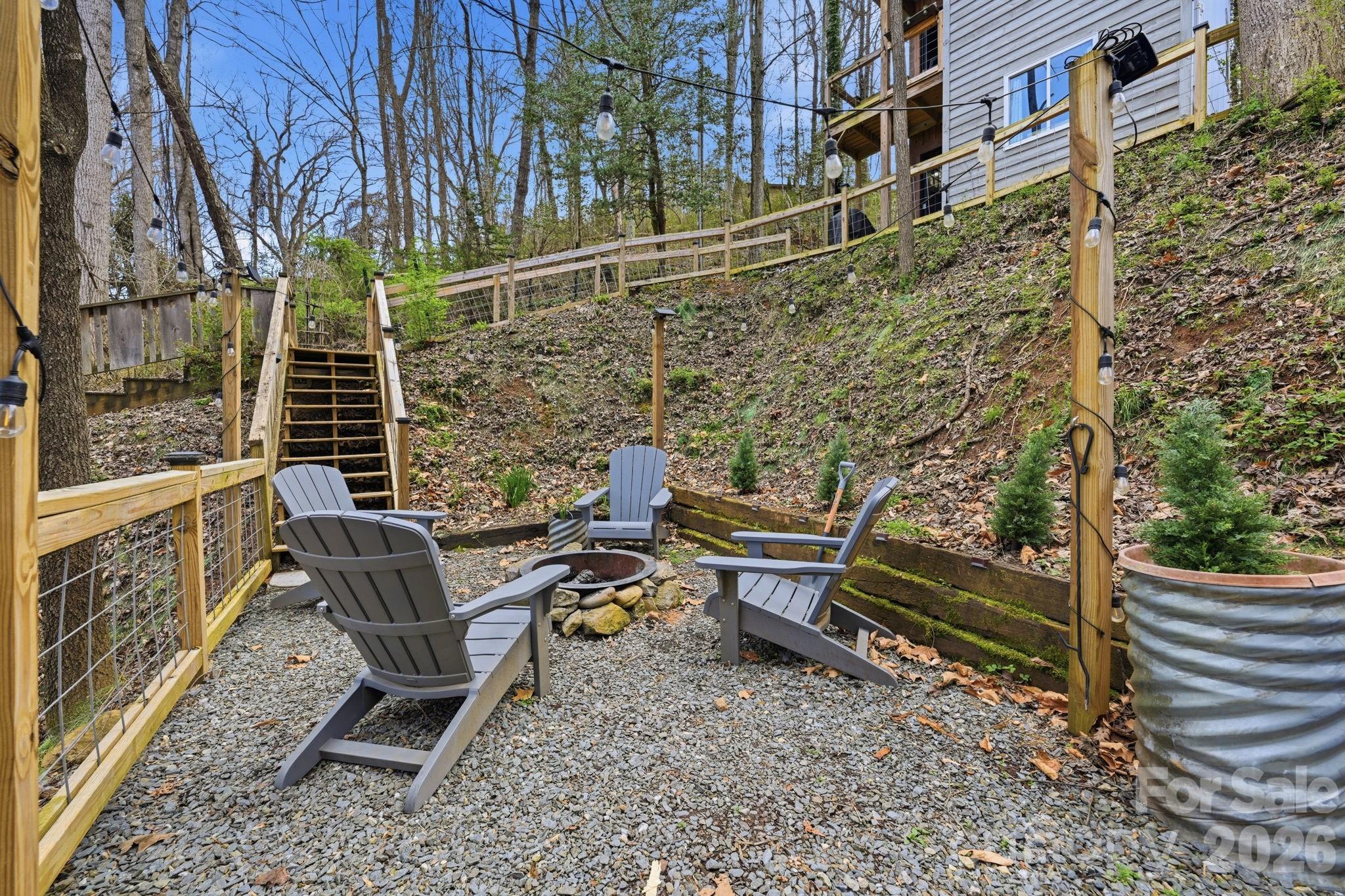 26/30 Yodelers Hollow — Bryson City