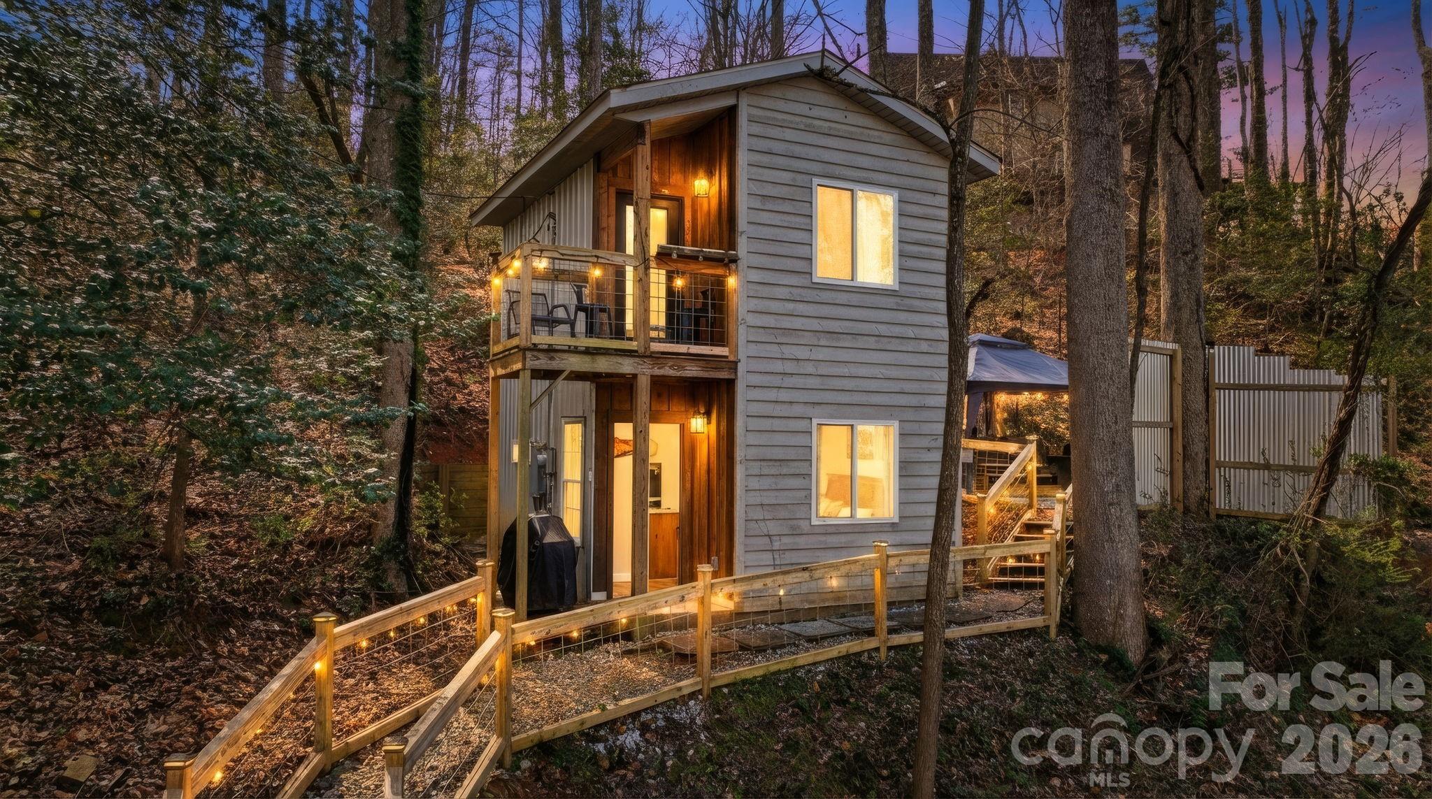 26/30 Yodelers Hollow — Bryson City