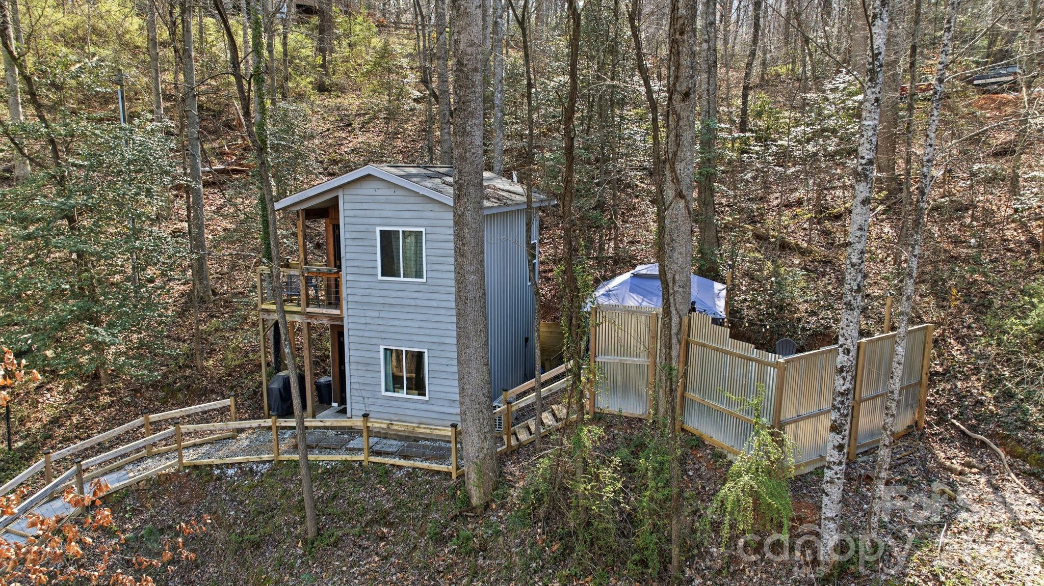 26/30 Yodelers Hollow — Bryson City