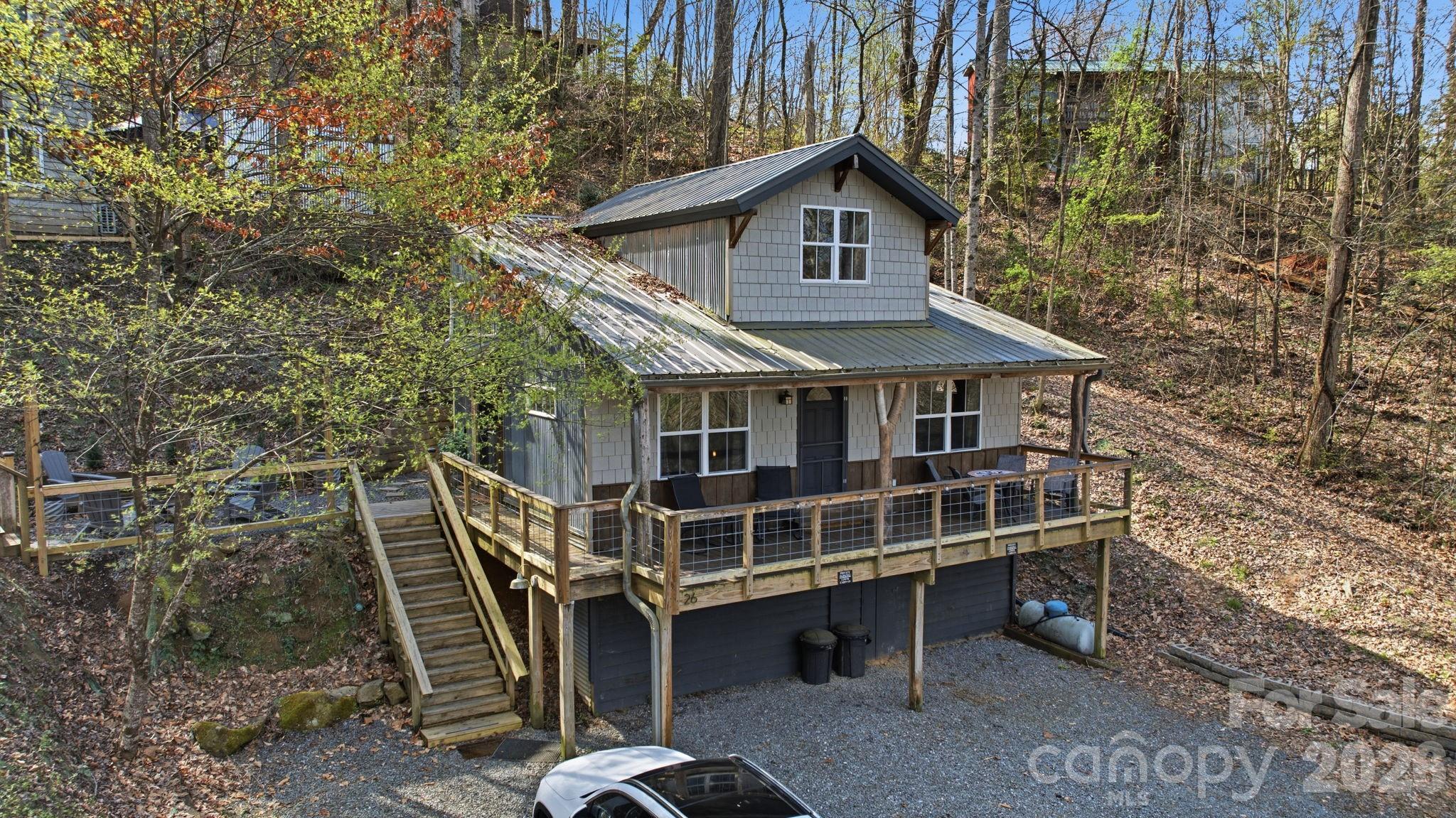 26/30 Yodelers Hollow — Bryson City