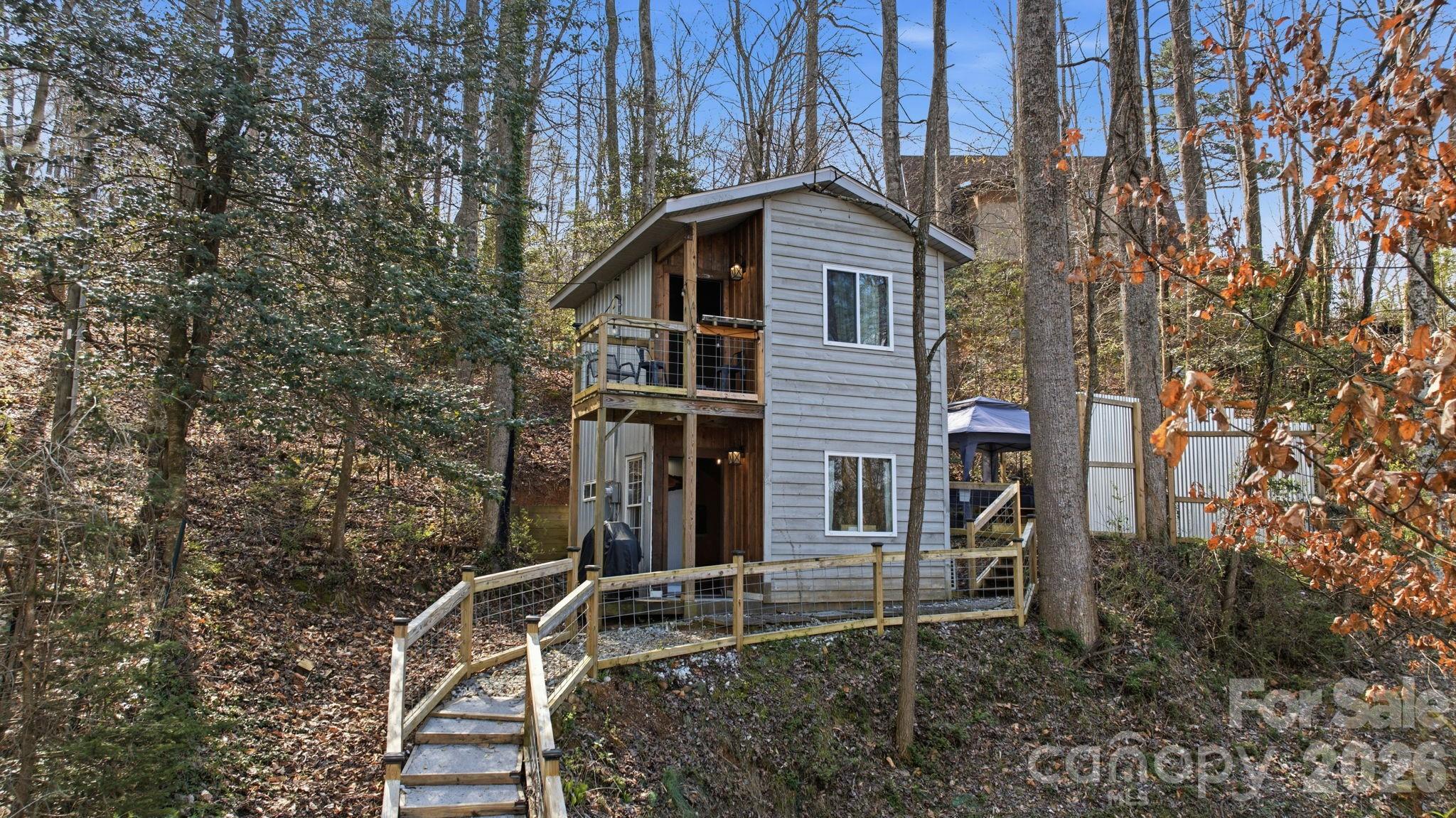 26/30 Yodelers Hollow — Bryson City