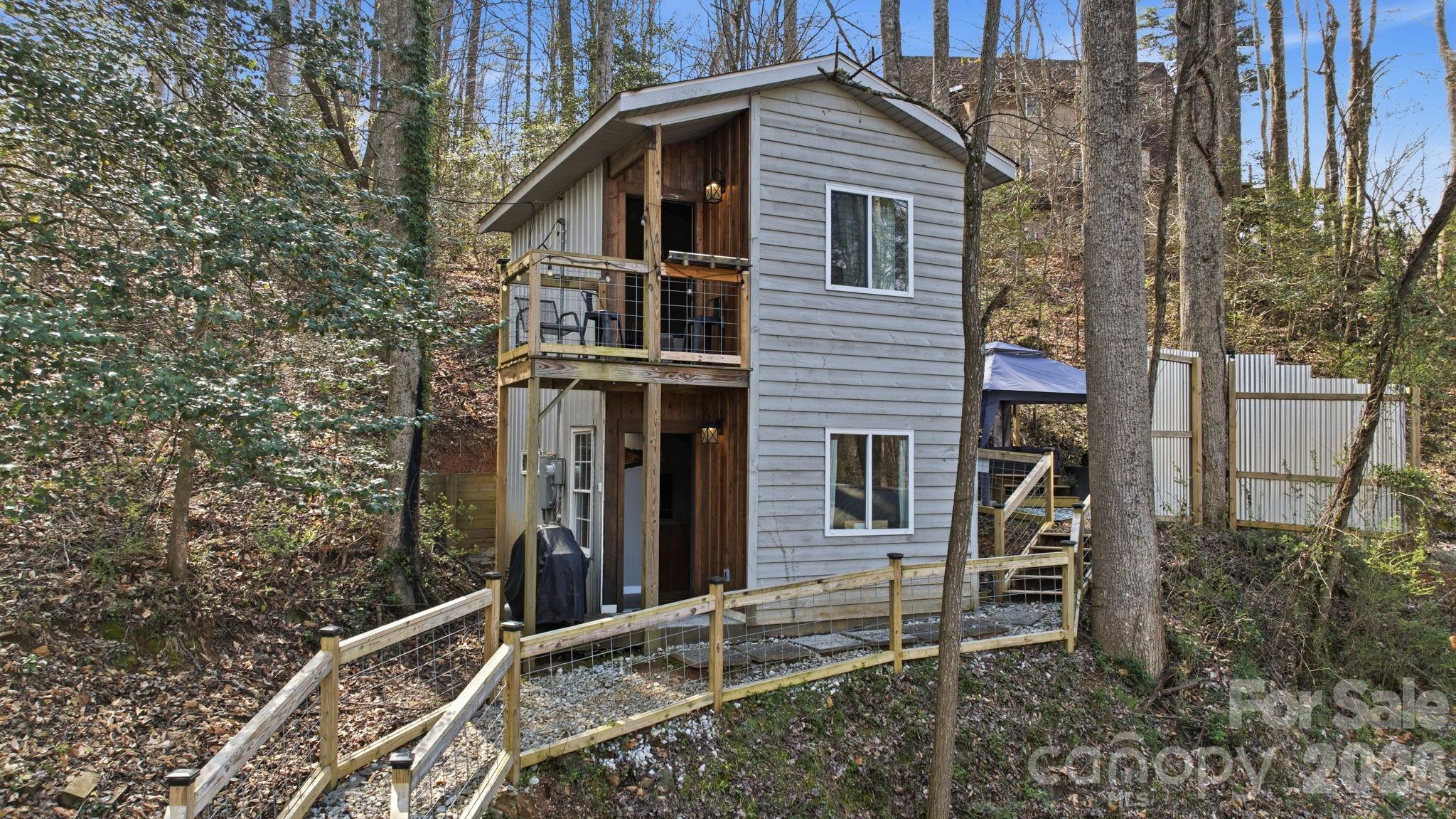 26/30 Yodelers Hollow — Bryson City
