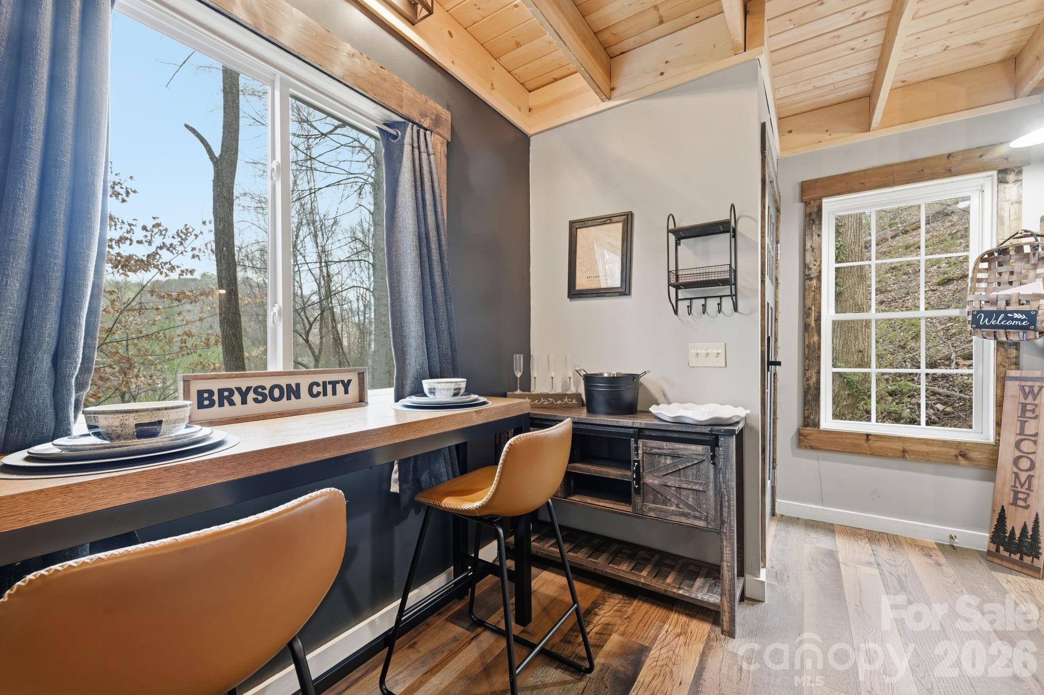 26/30 Yodelers Hollow — Bryson City