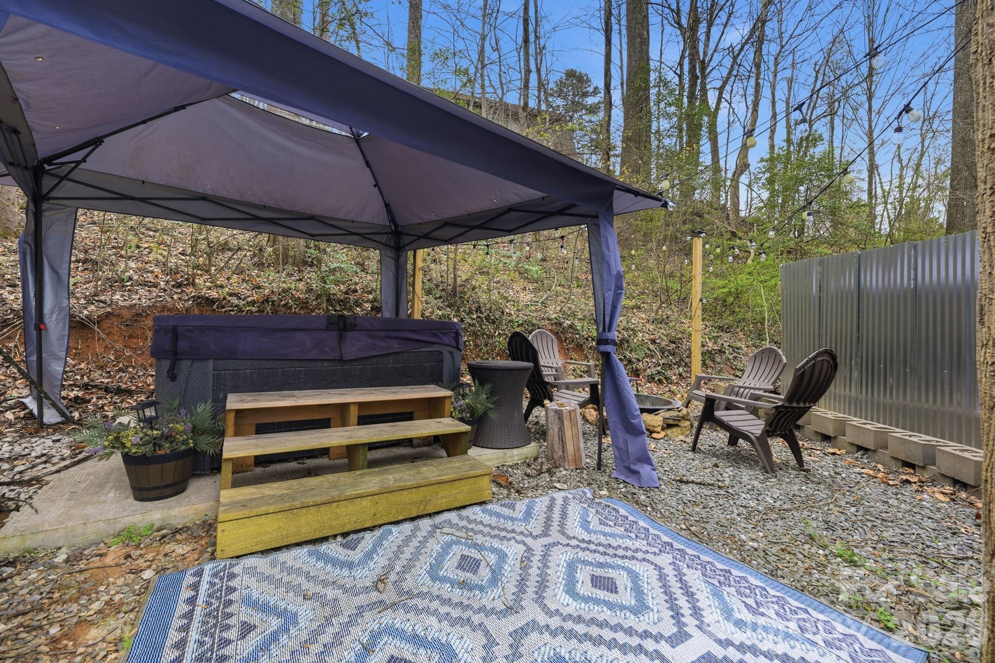 26/30 Yodelers Hollow — Bryson City
