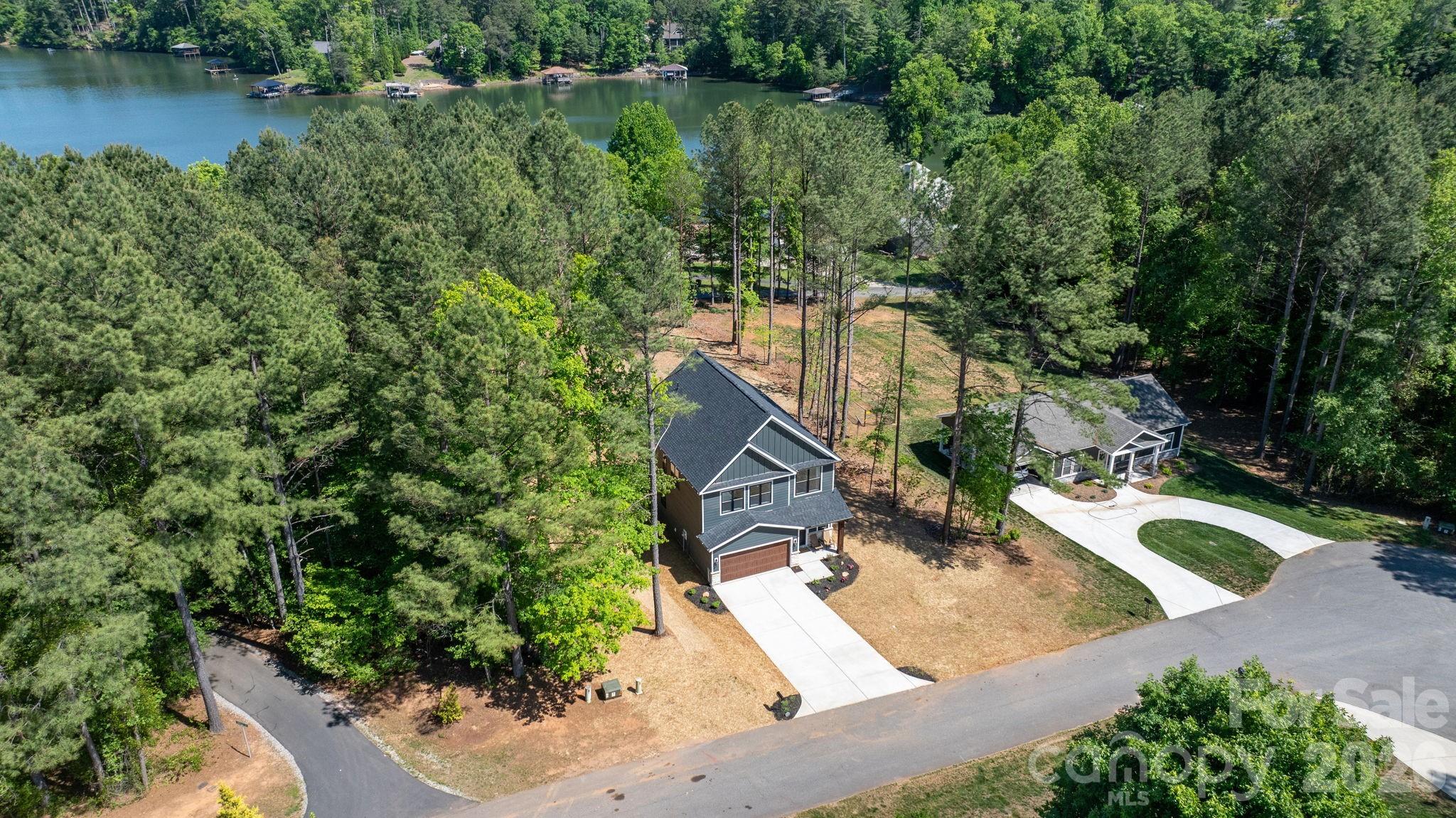 5256 Whitewater Drive — Hickory