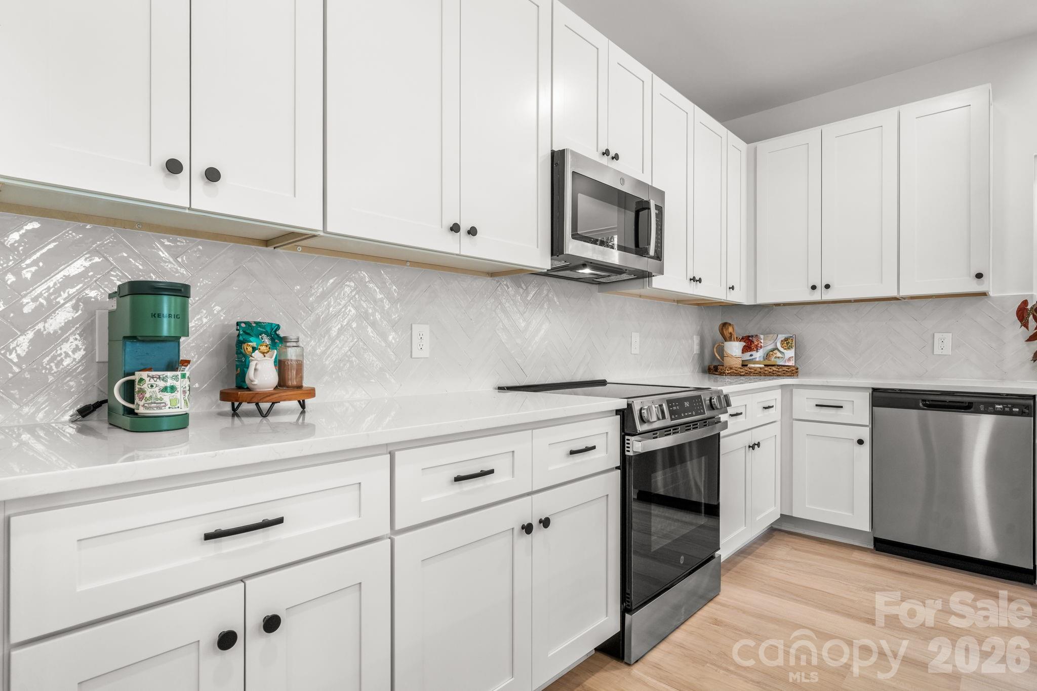 5256 Whitewater Drive — Hickory