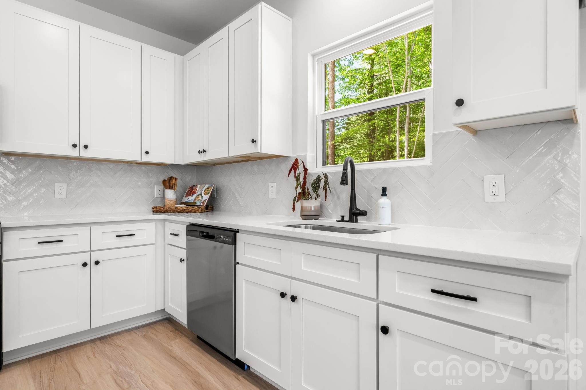 5256 Whitewater Drive — Hickory