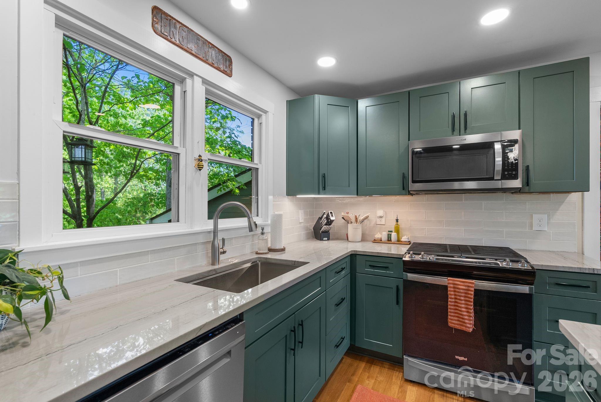 343 Oakview Park Road — Asheville