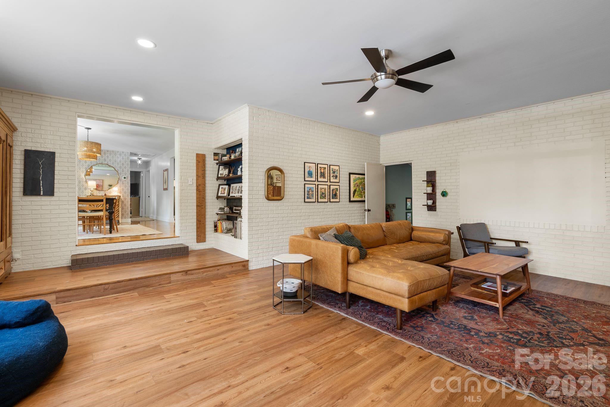 343 Oakview Park Road — Asheville