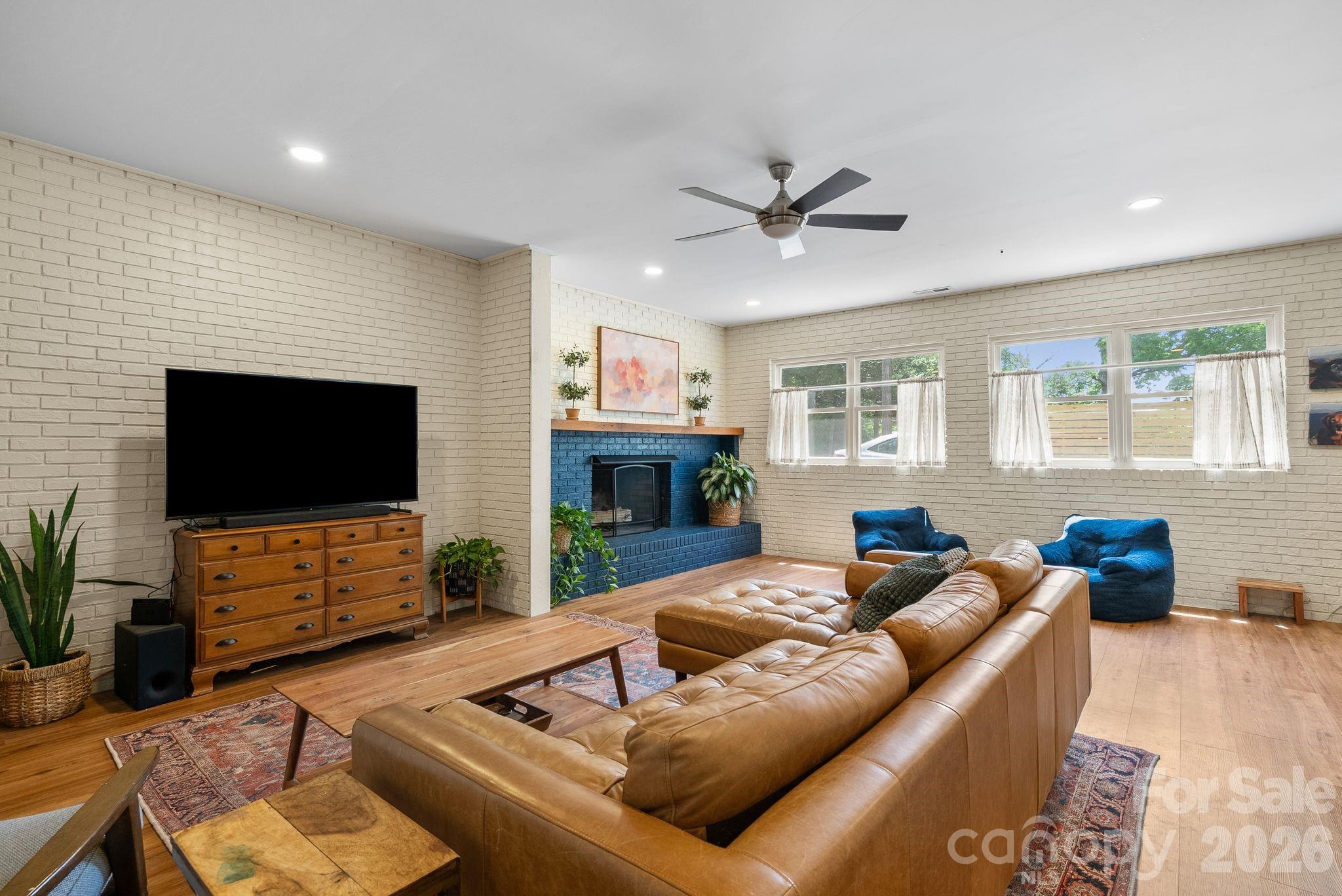 343 Oakview Park Road — Asheville